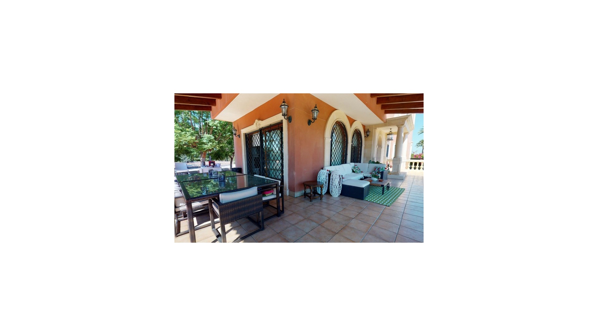 Venta - Chalet Independiente -
Elche