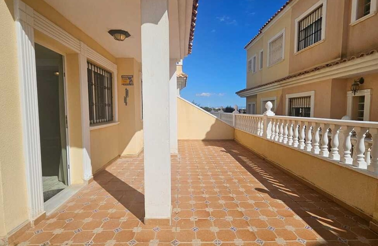 Venta - Chalet Independiente -
Guardamar del Segura - Campomar