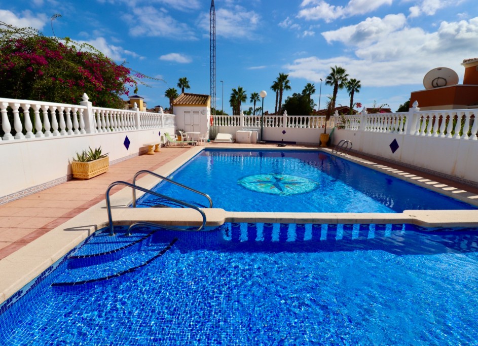 Venta - Chalet Independiente -
Guardamar del Segura - El Raso