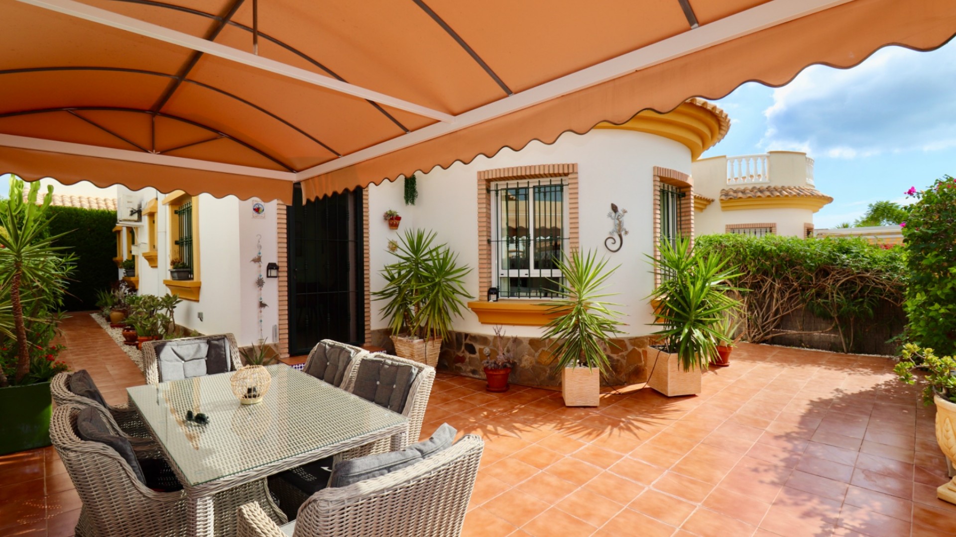 Venta - Chalet Independiente -
Guardamar del Segura - El Raso