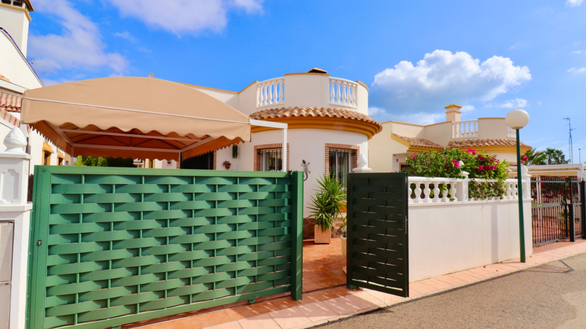 Venta - Chalet Independiente -
Guardamar del Segura - El Raso