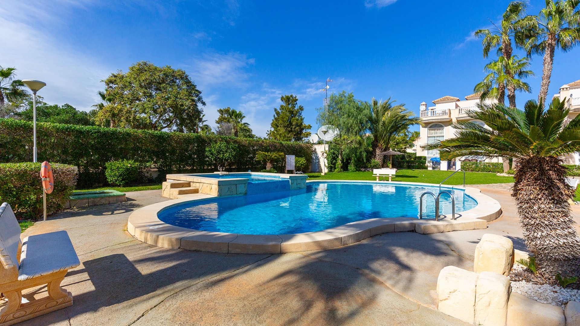 Venta - Chalet Independiente -
Guardamar del Segura - El Raso