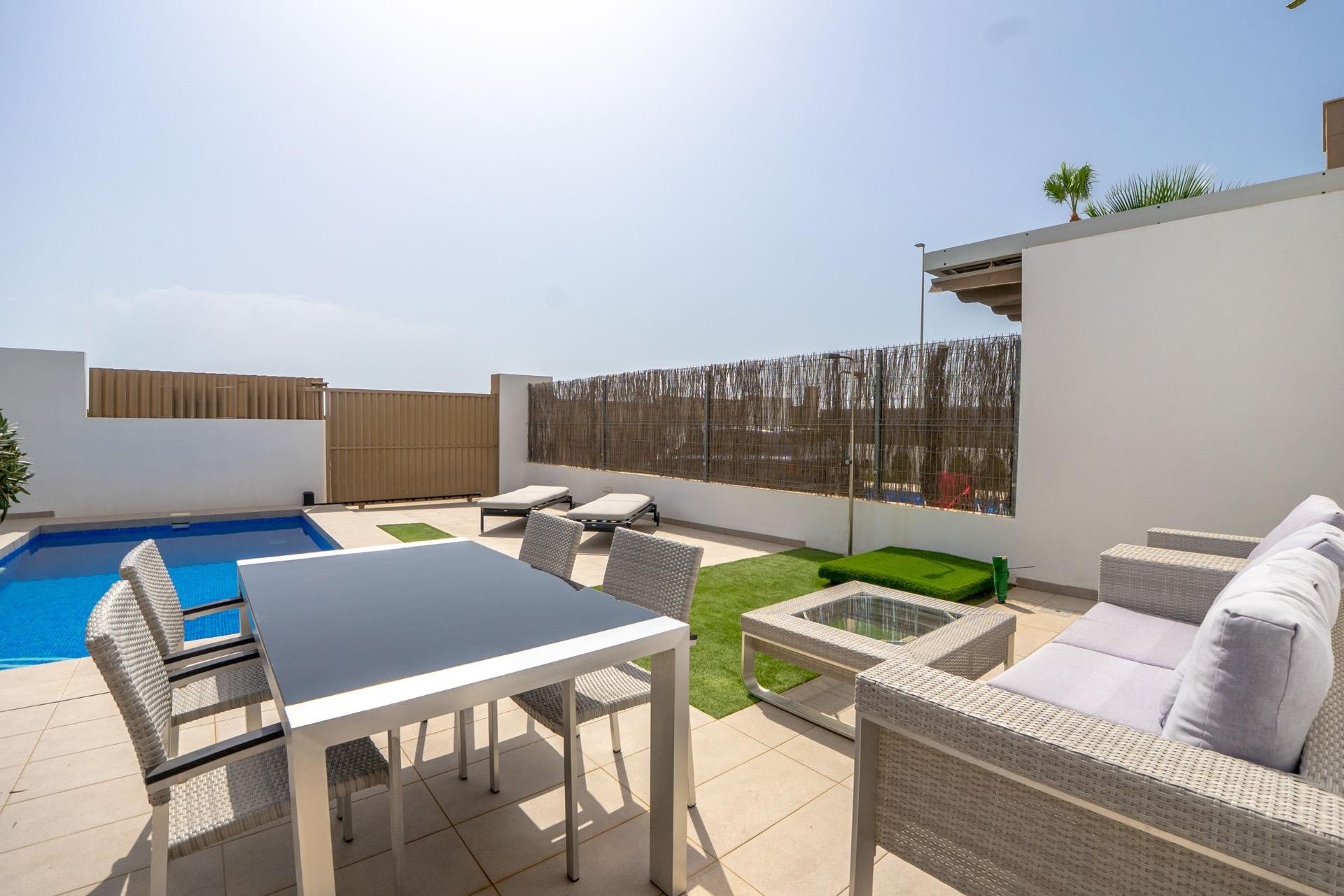 Venta - Chalet Independiente -
Guardamar del Segura - El Raso