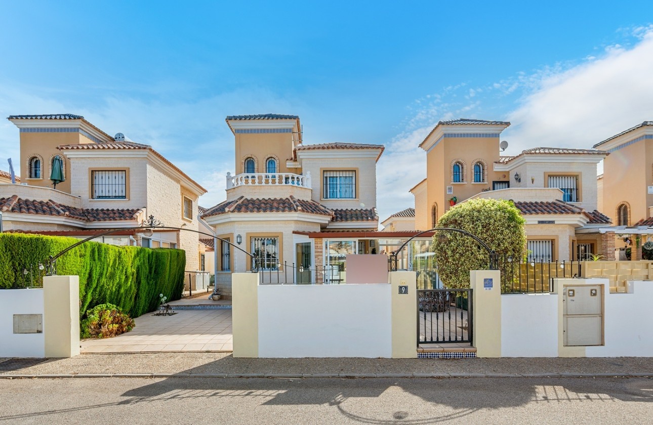 Venta - Chalet Independiente -
Guardamar del Segura