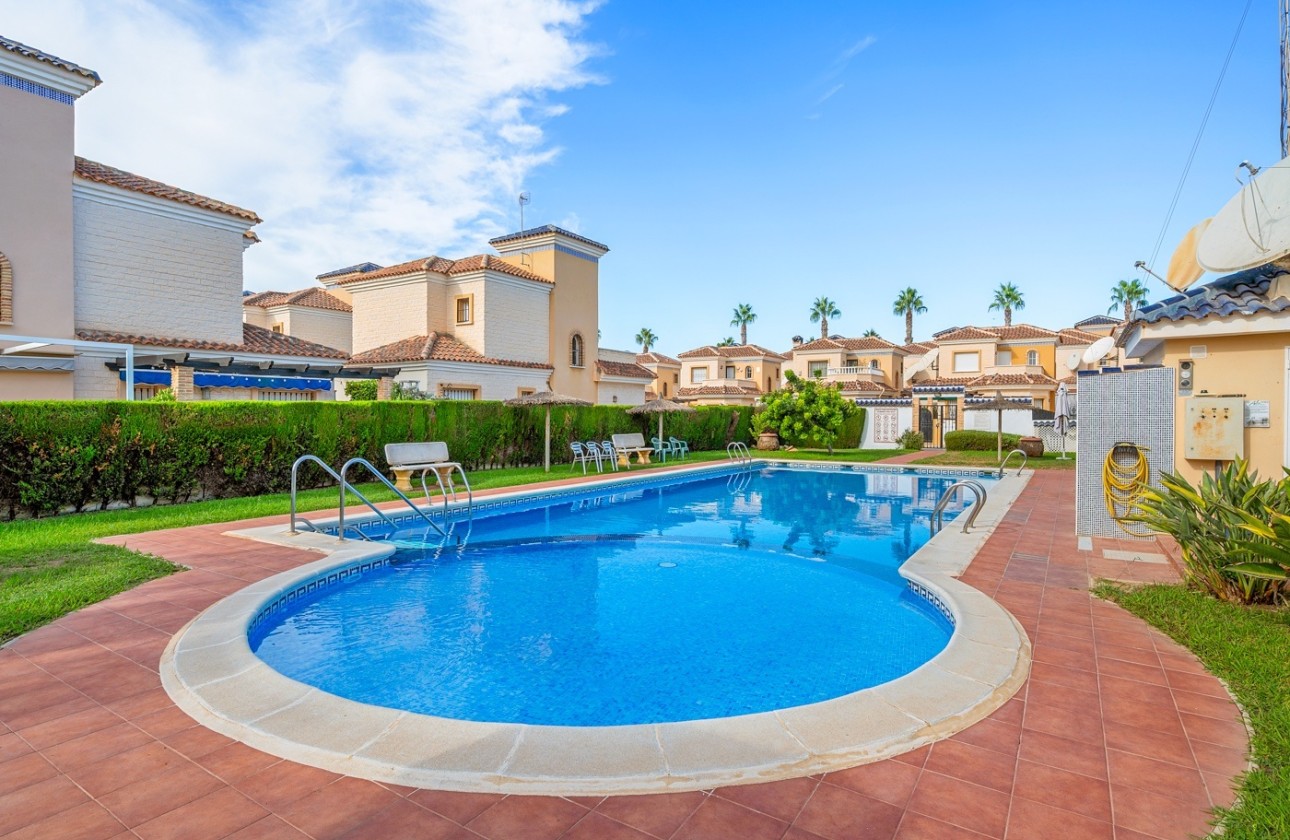Venta - Chalet Independiente -
Guardamar del Segura
