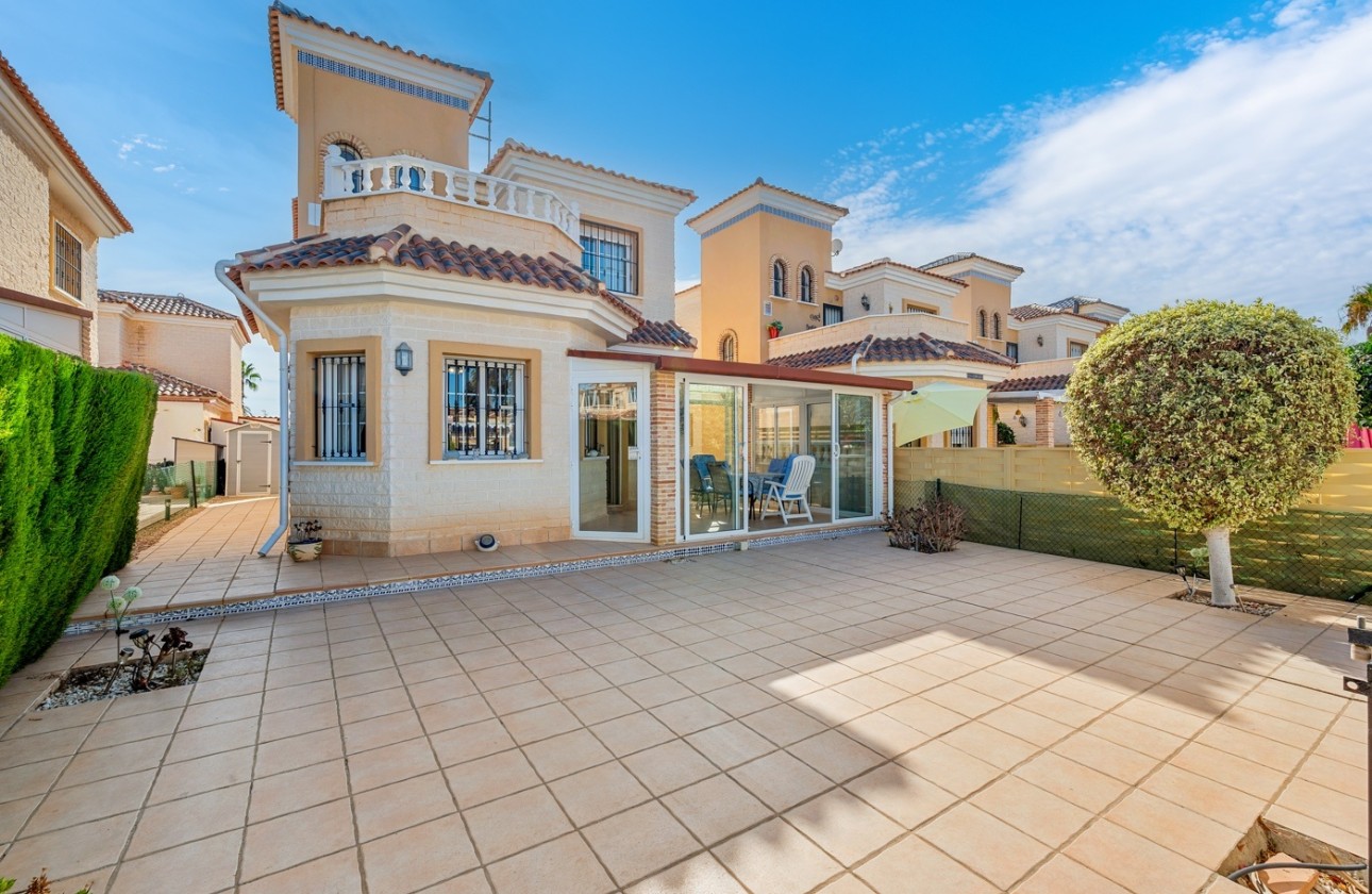Venta - Chalet Independiente -
Guardamar del Segura