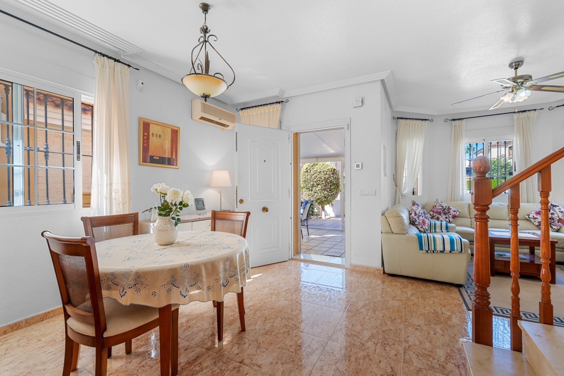 Venta - Chalet Independiente -
Guardamar del Segura
