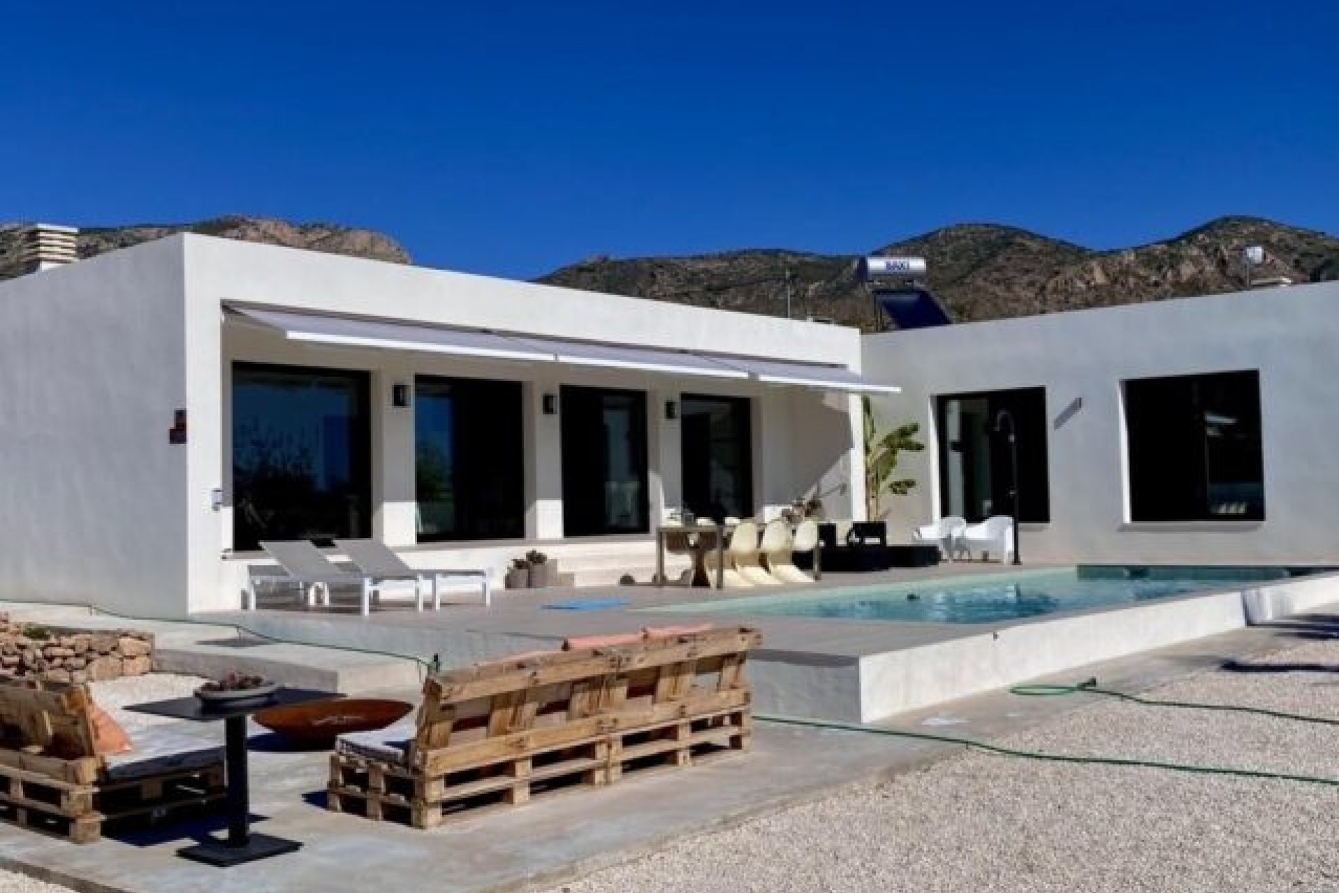 Venta - Chalet Independiente -
Hondón de las Nieves