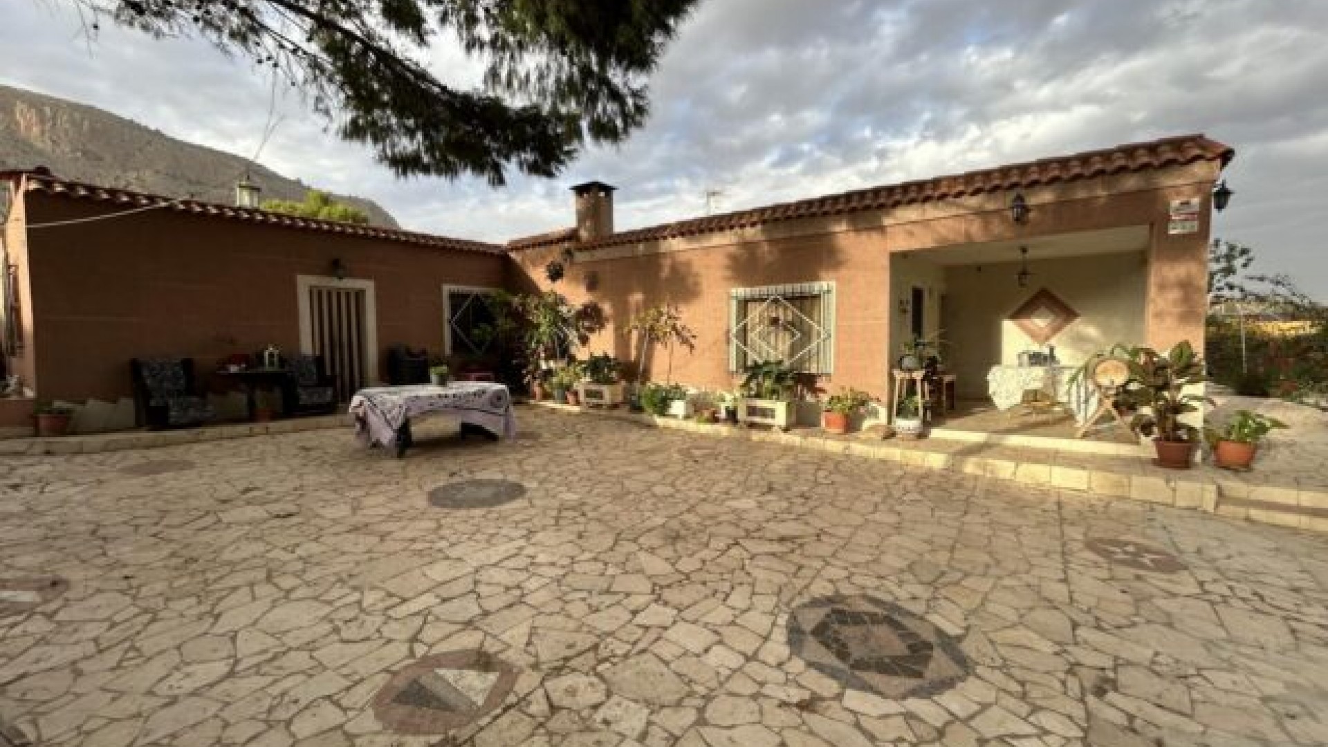 Venta - Chalet Independiente -
Hondón de las Nieves