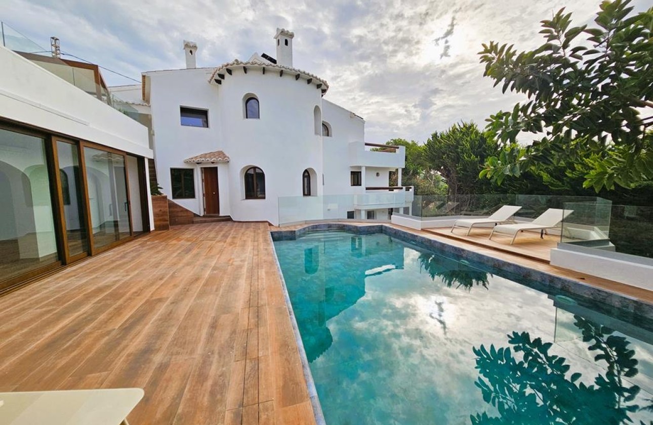 Venta - Chalet Independiente -
Jávea