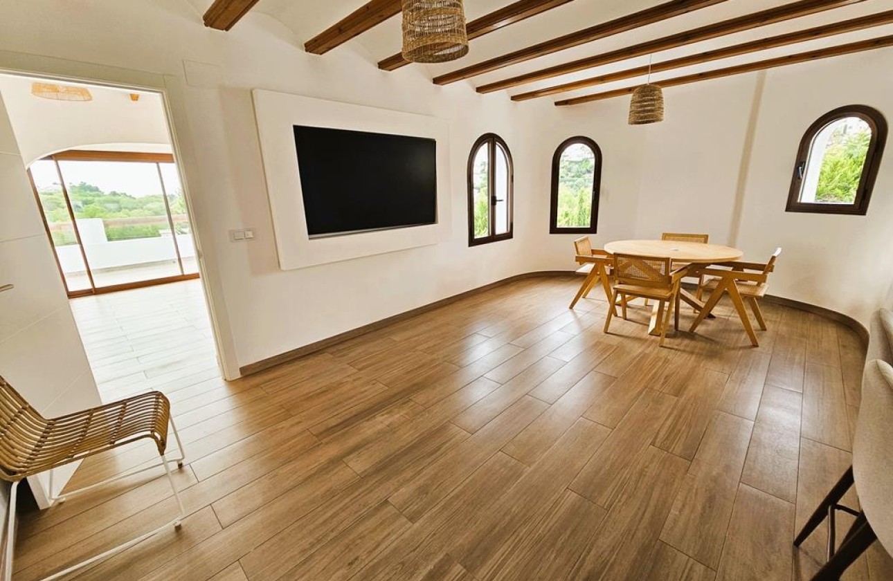 Venta - Chalet Independiente -
Jávea