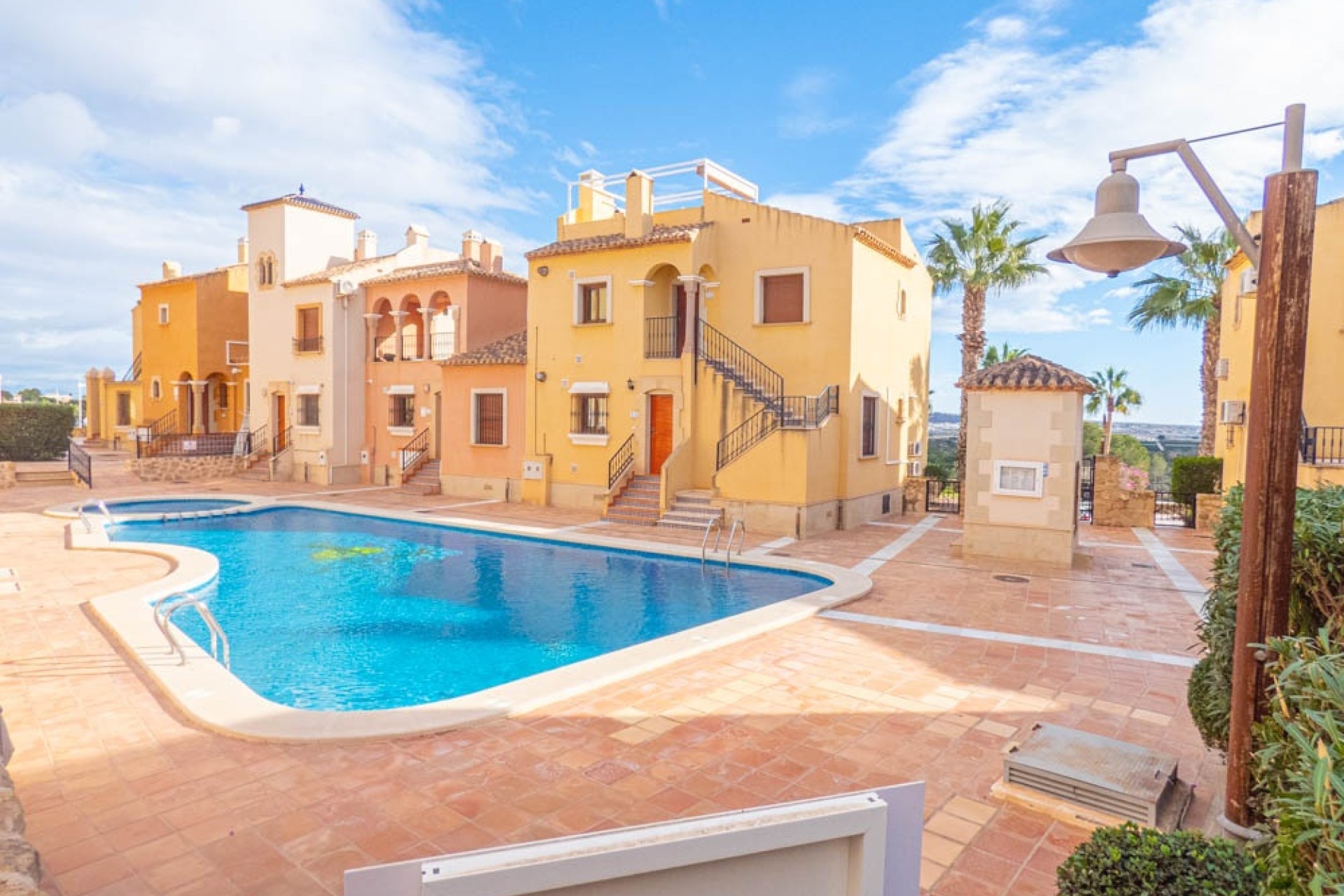 Venta - Chalet Independiente -
La Finca Golf - Algorfa