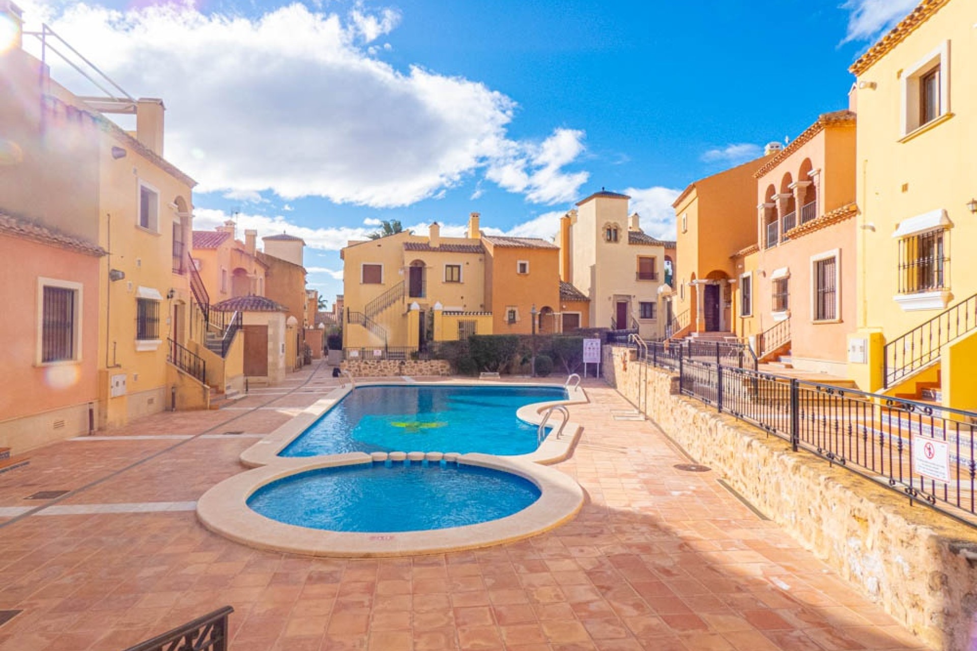 Venta - Chalet Independiente -
La Finca Golf - Algorfa