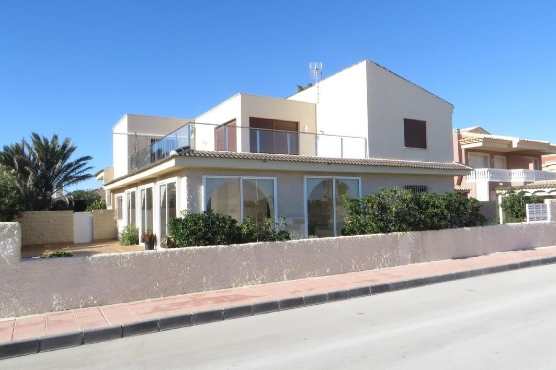 Venta - Chalet Independiente -
La Manga del Mar Menor - La Manga