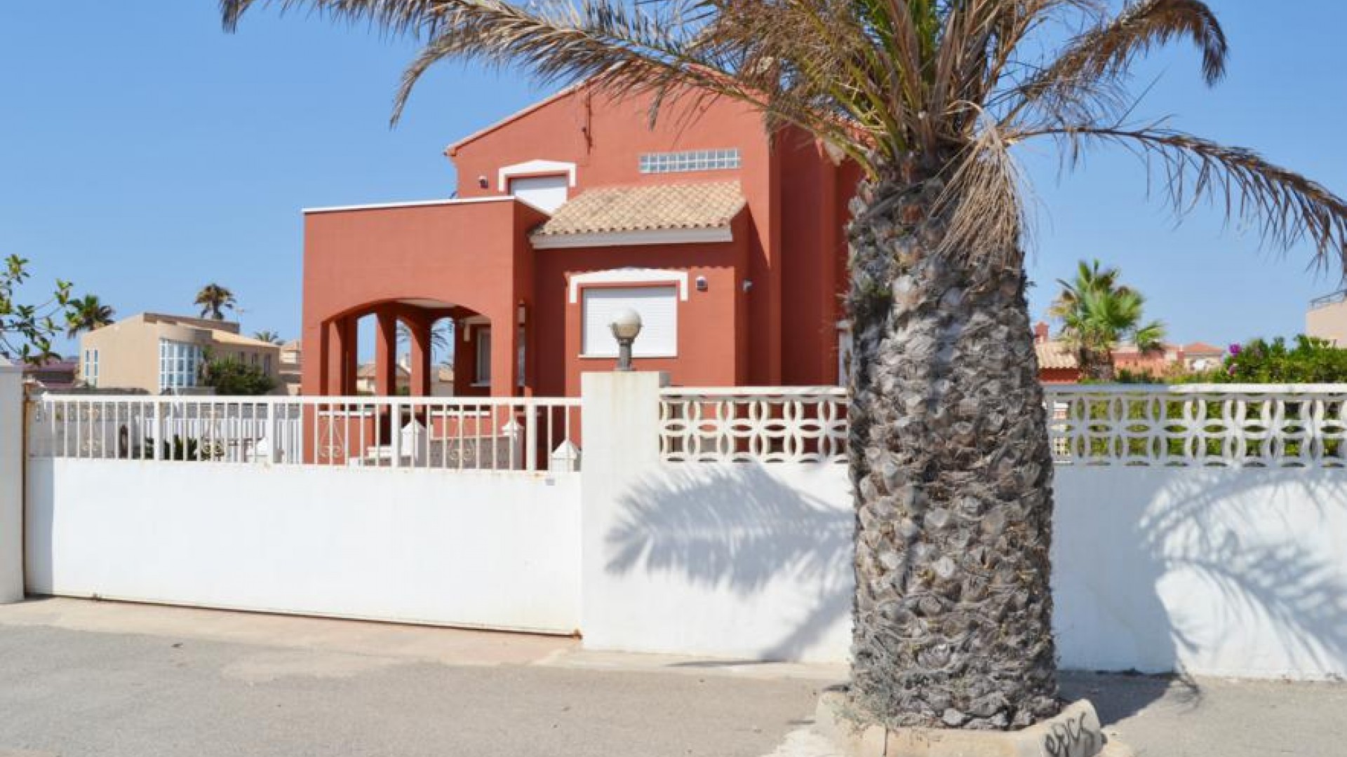 Venta - Chalet Independiente -
La Manga del Mar Menor - La Manga