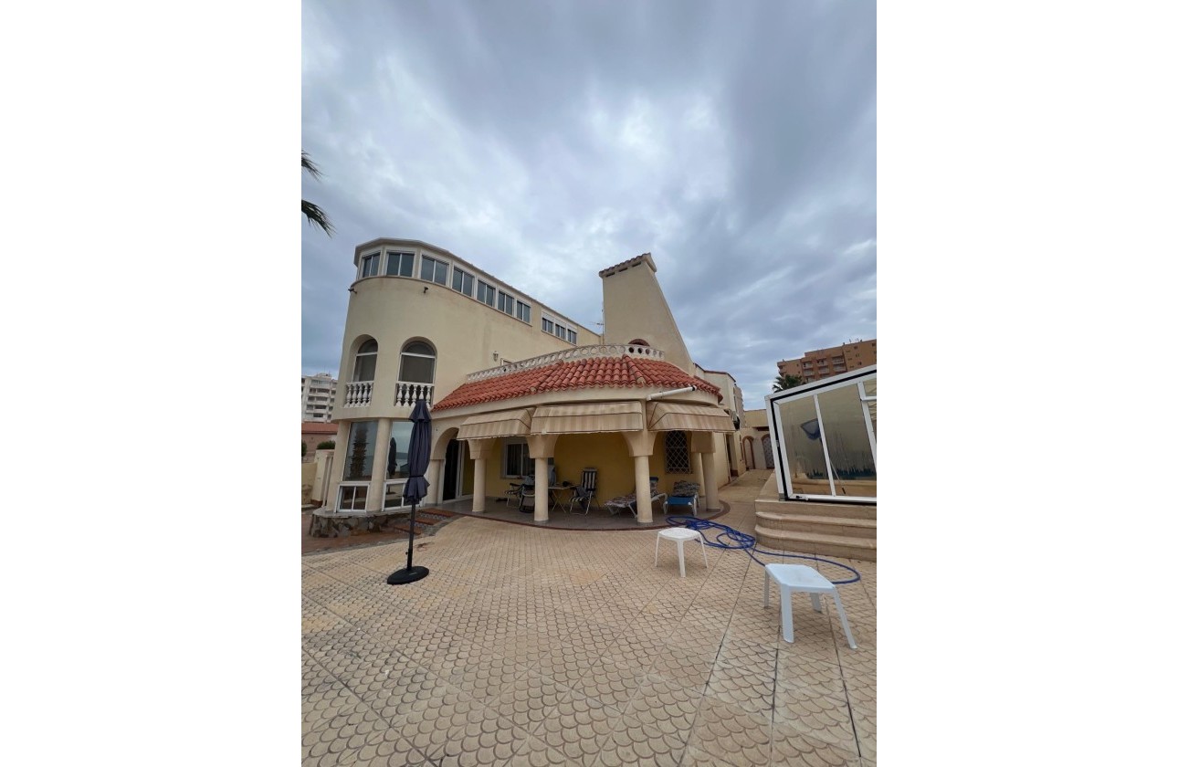 Venta - Chalet Independiente -
La Manga del Mar Menor - VENEZIOLA