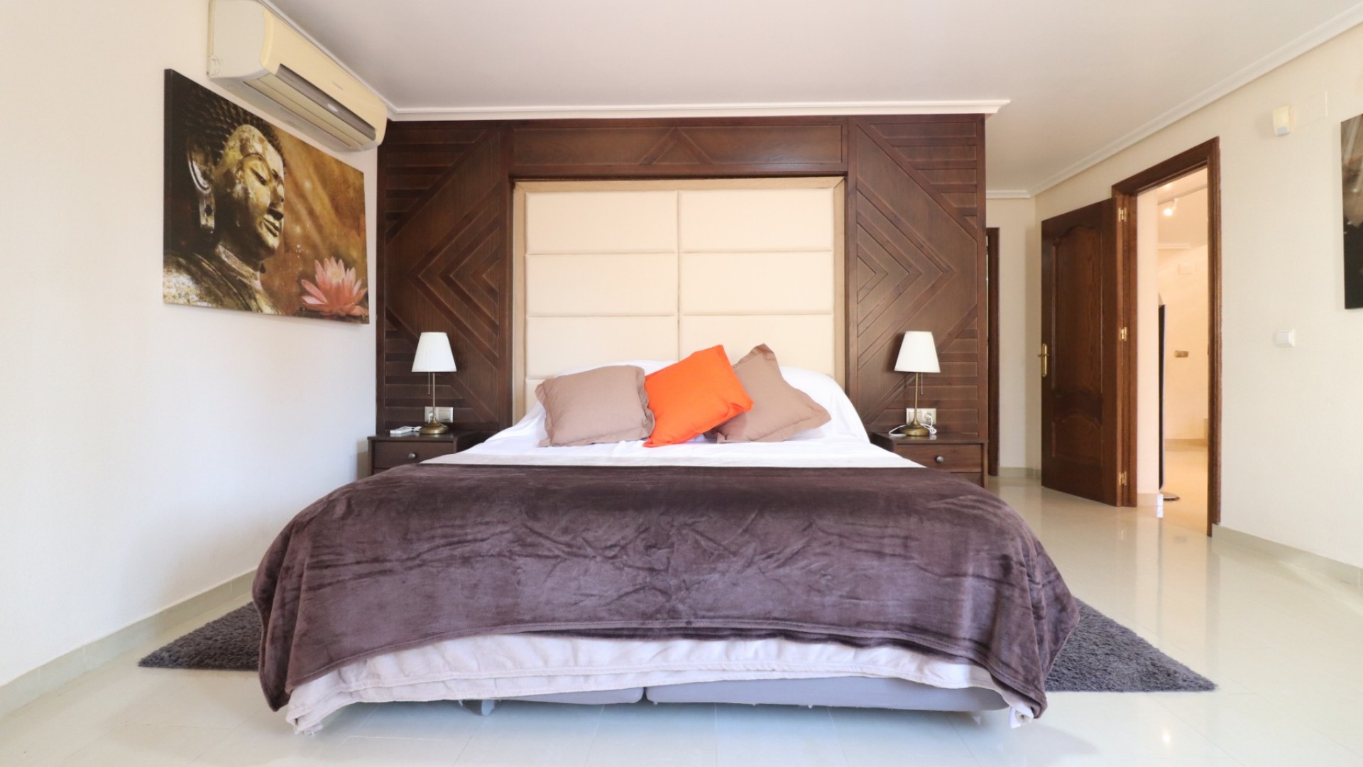 Venta - Chalet Independiente -
La Marina - La Escuera