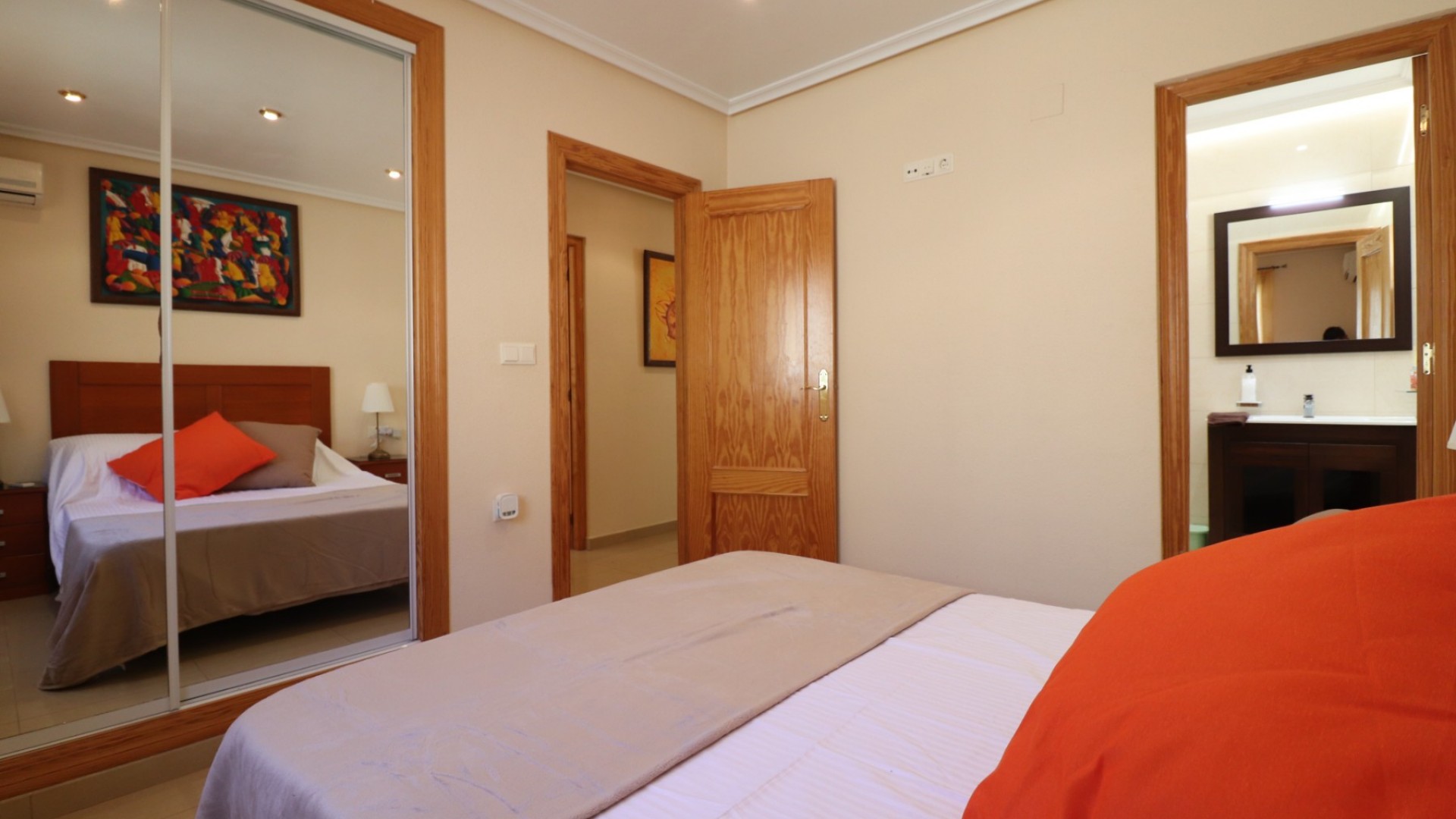 Venta - Chalet Independiente -
La Marina - La Escuera