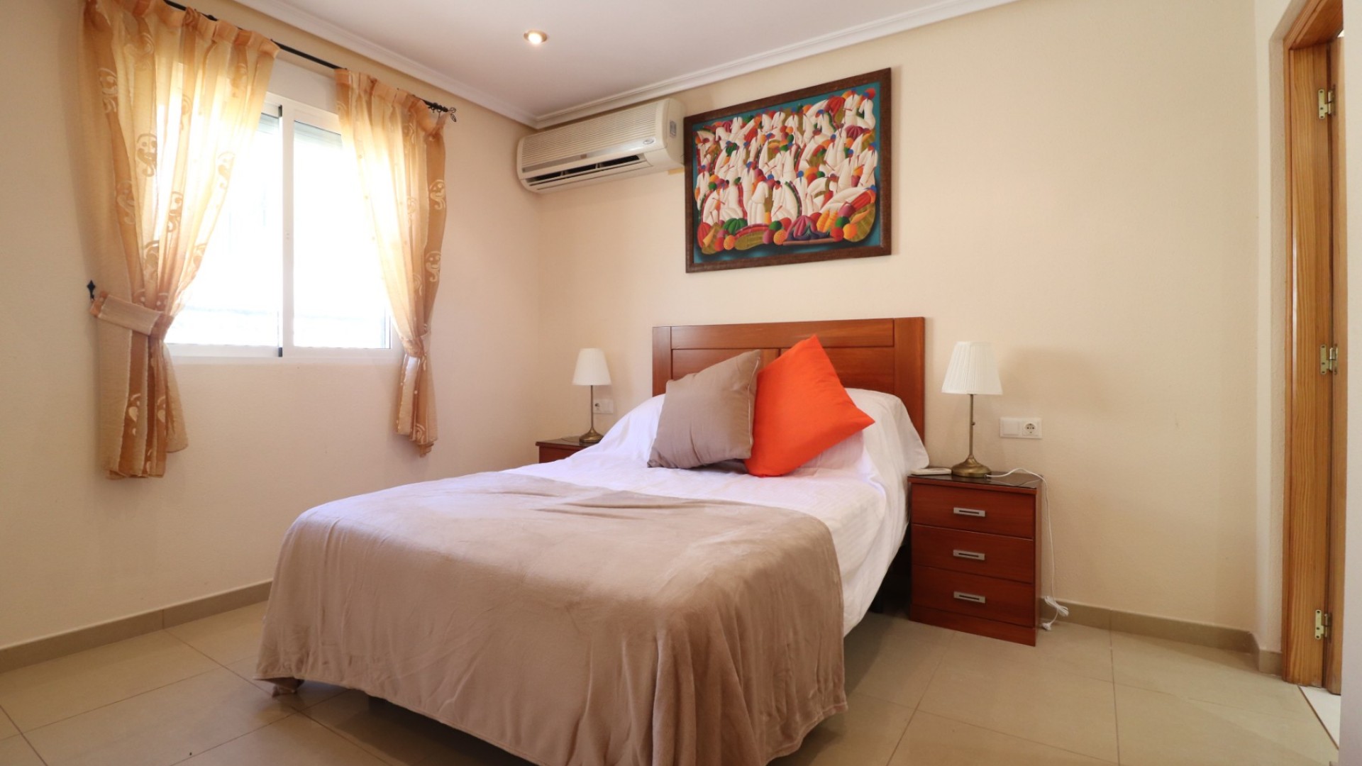 Venta - Chalet Independiente -
La Marina - La Escuera