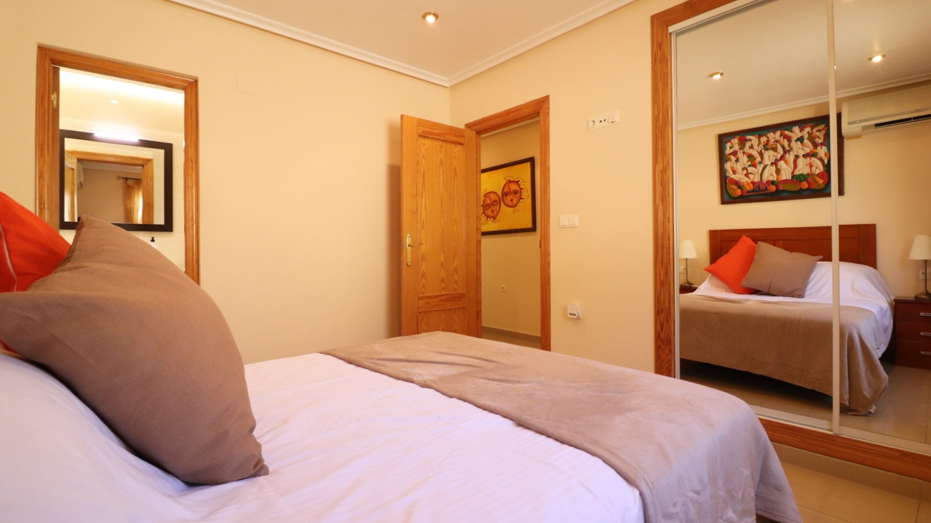 Venta - Chalet Independiente -
La Marina - La Escuera