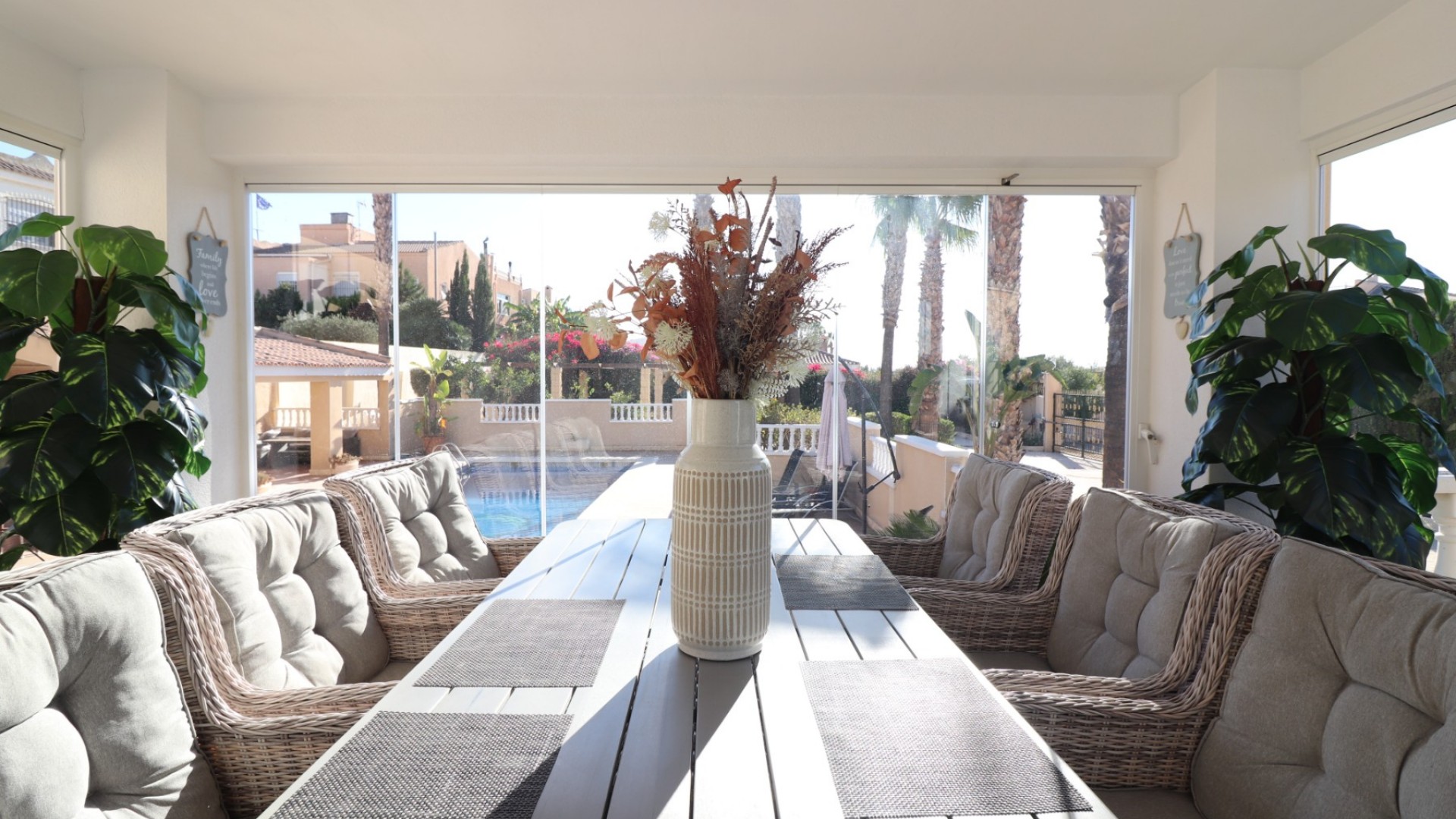 Venta - Chalet Independiente -
La Marina - La Escuera