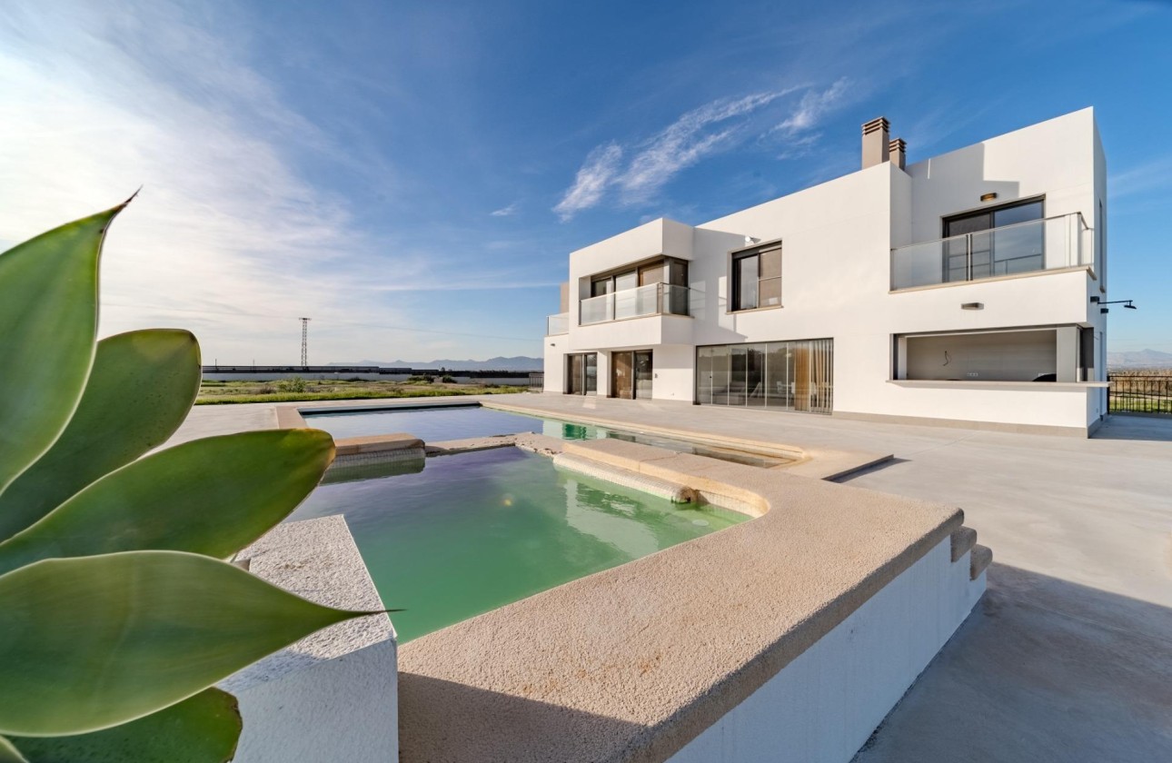 Venta - Chalet Independiente -
La marina - La Marina