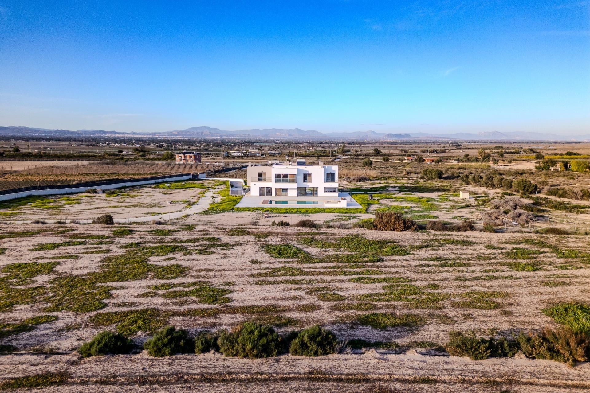 Venta - Chalet Independiente -
La marina - La Marina