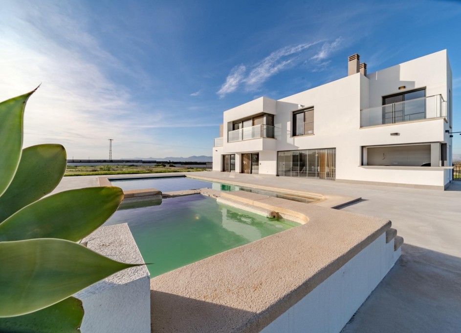 Venta - Chalet Independiente -
La Marina