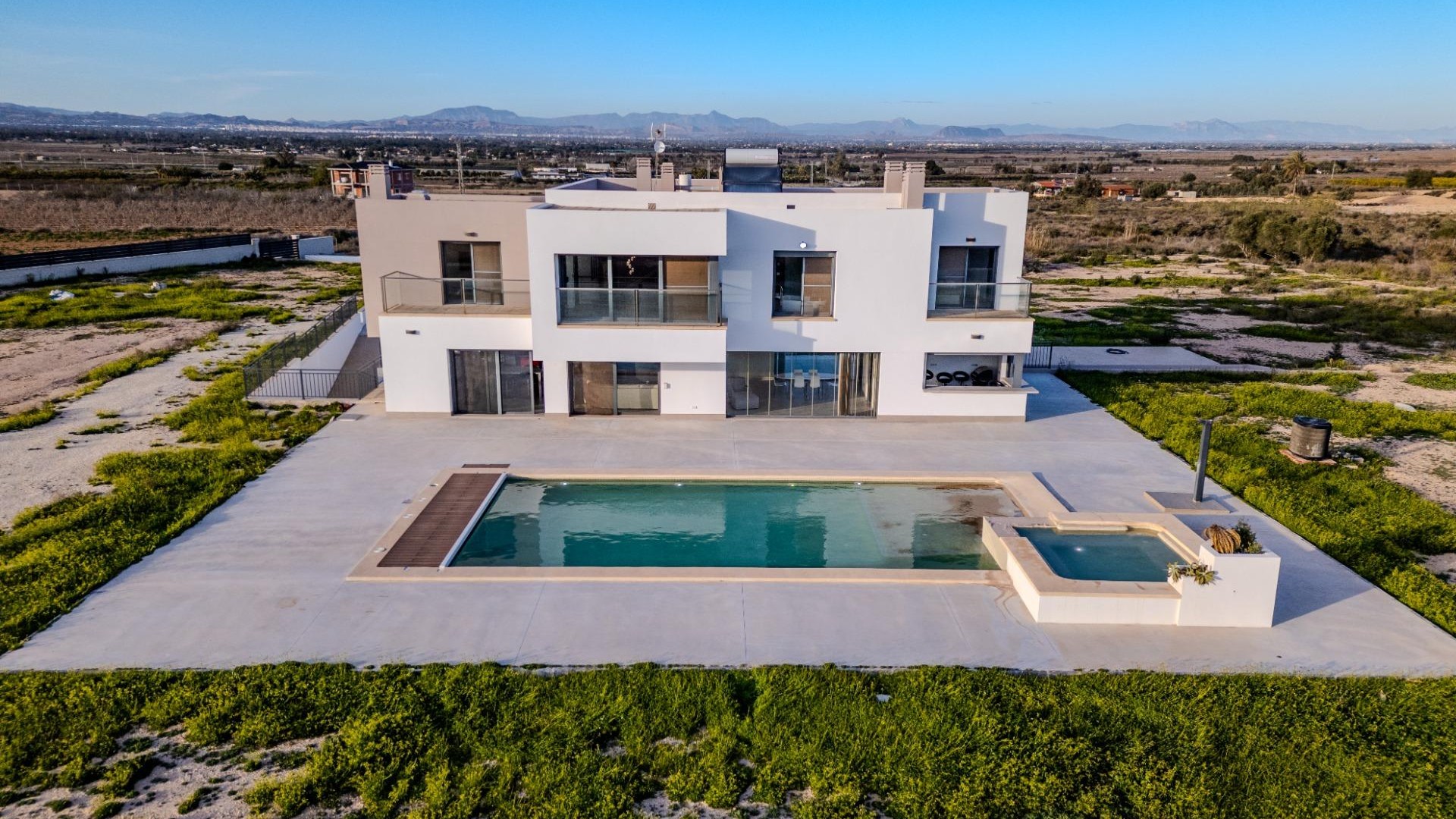 Venta - Chalet Independiente -
La Marina