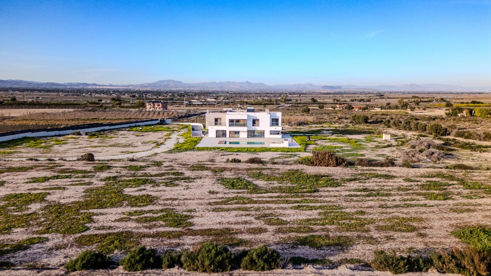 Venta - Chalet Independiente -
La Marina