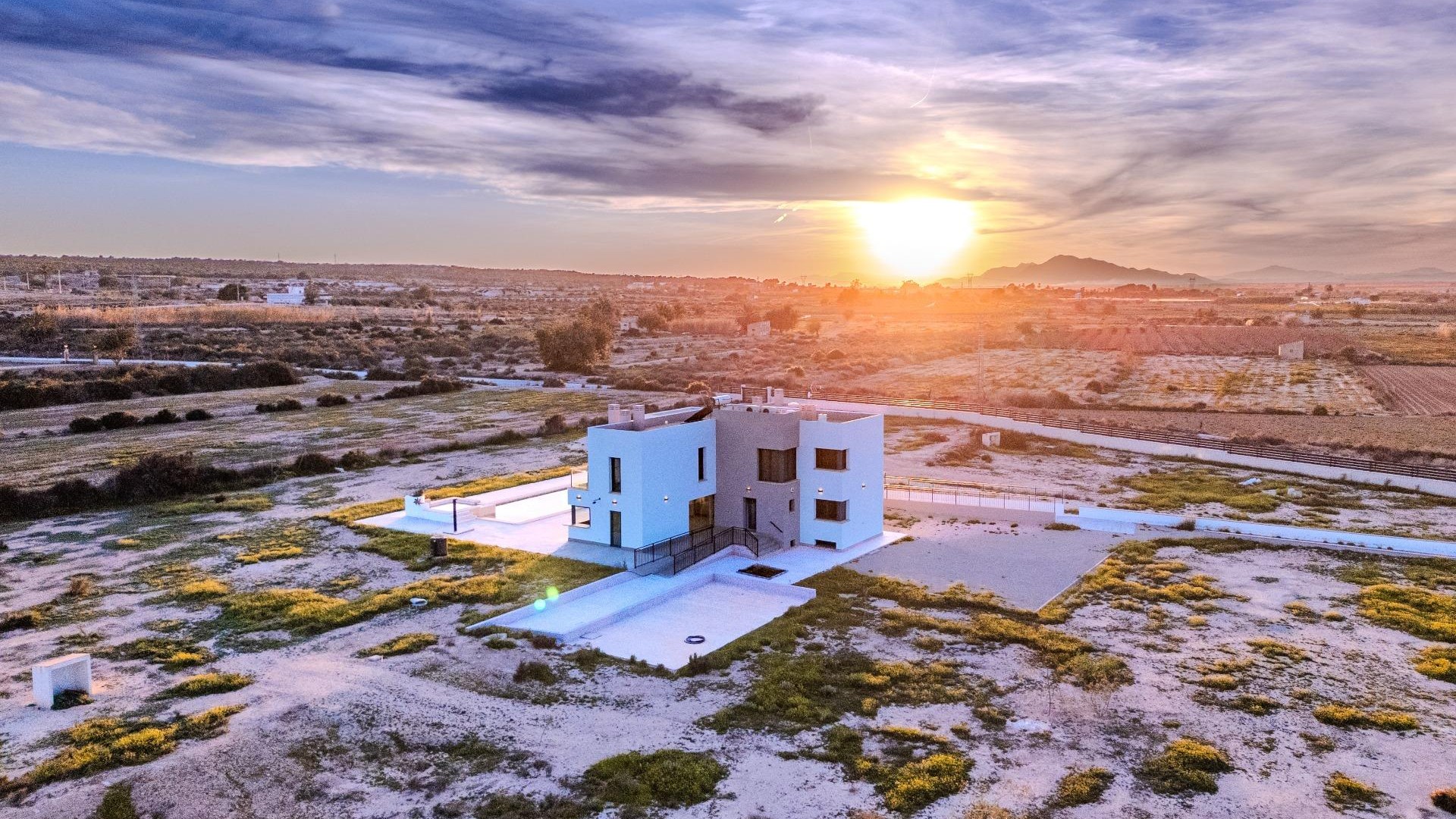 Venta - Chalet Independiente -
La Marina