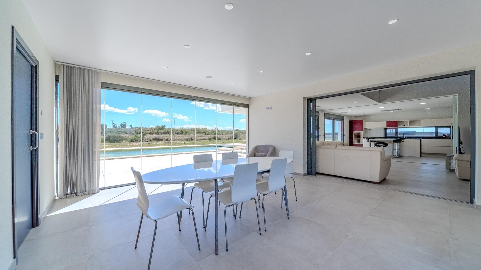 Venta - Chalet Independiente -
La Marina