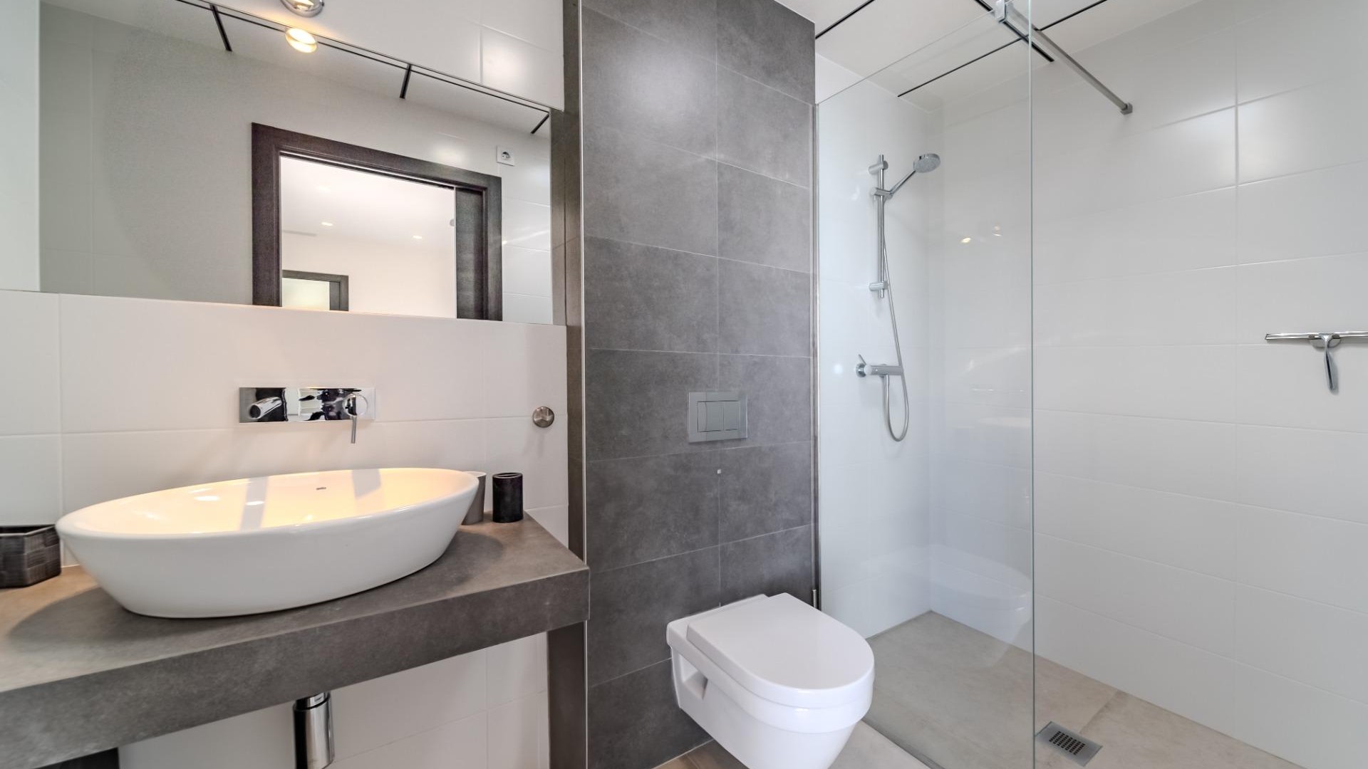 Venta - Chalet Independiente -
La Marina