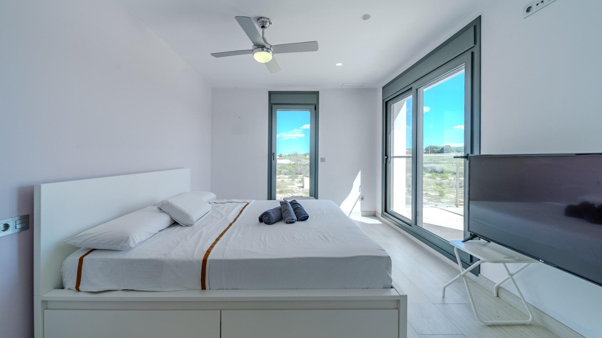 Venta - Chalet Independiente -
La Marina