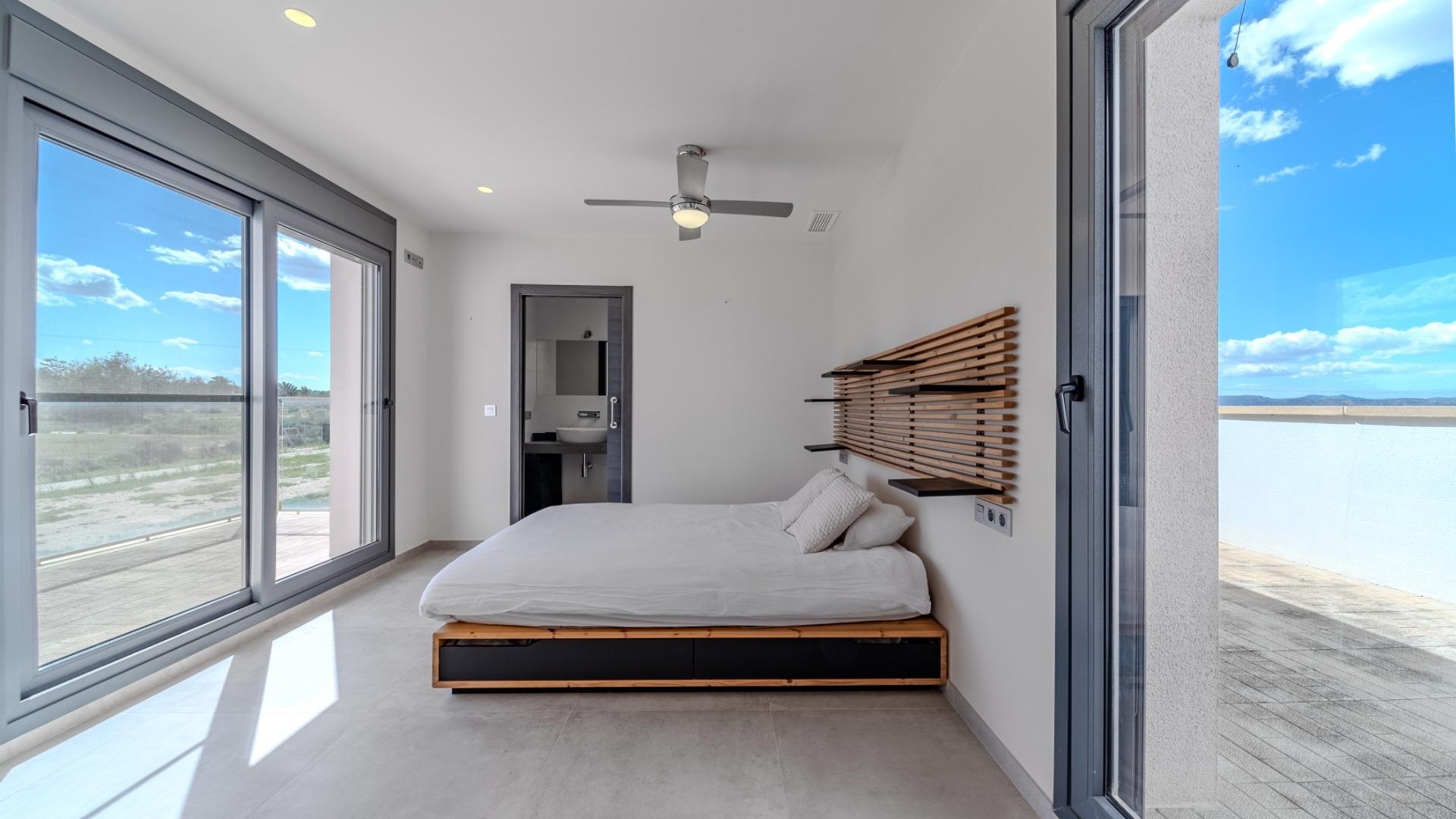 Venta - Chalet Independiente -
La Marina