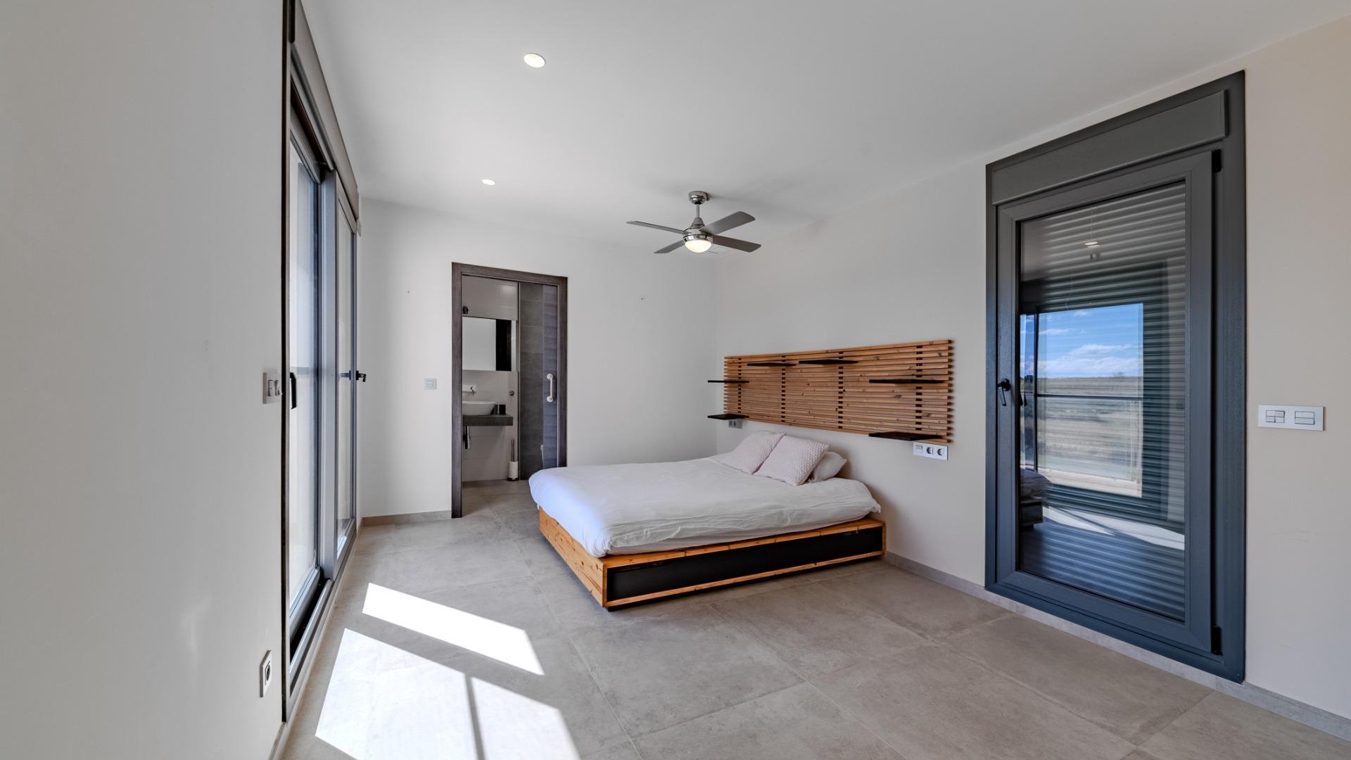 Venta - Chalet Independiente -
La Marina