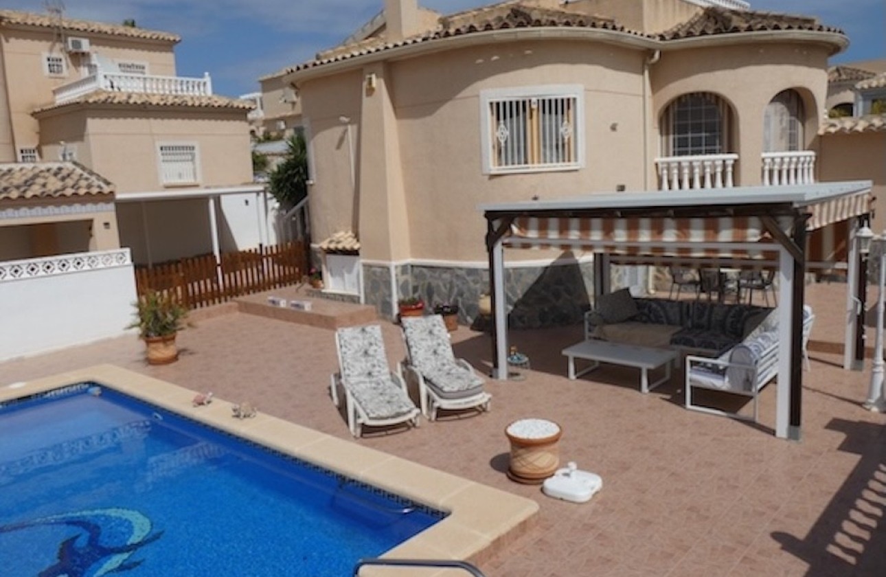 Venta - Chalet Independiente -
La Marina