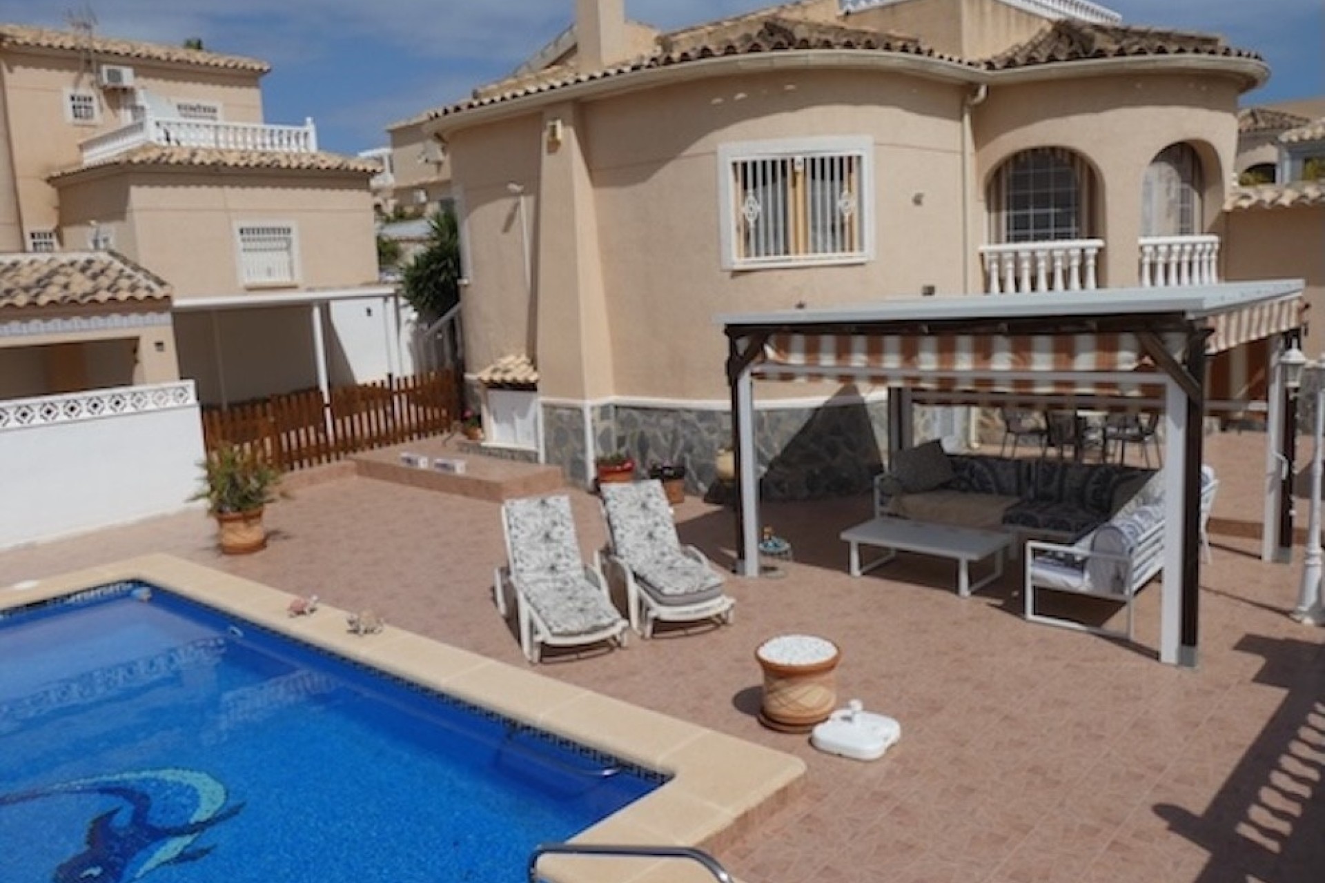 Venta - Chalet Independiente -
La Marina