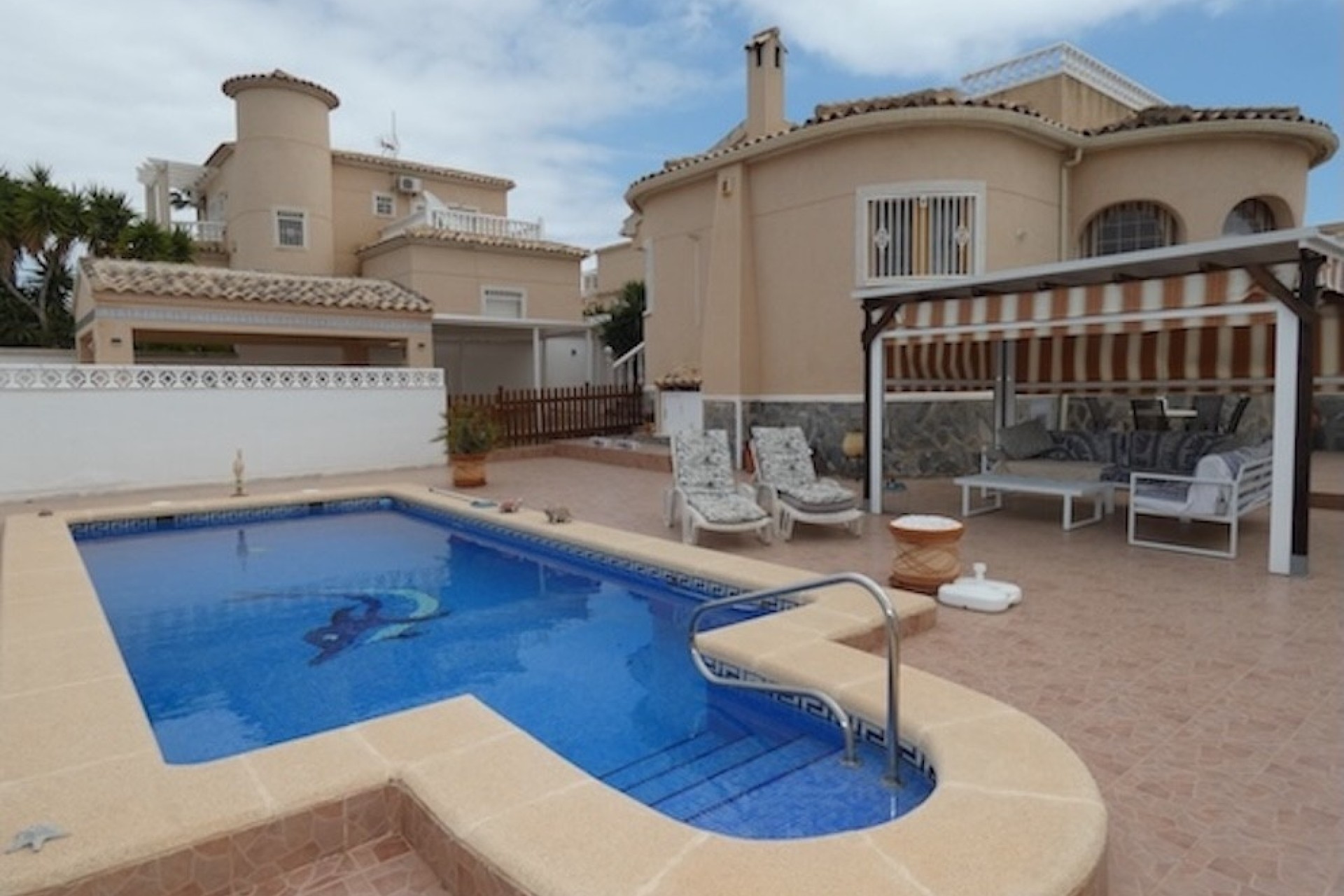 Venta - Chalet Independiente -
La Marina