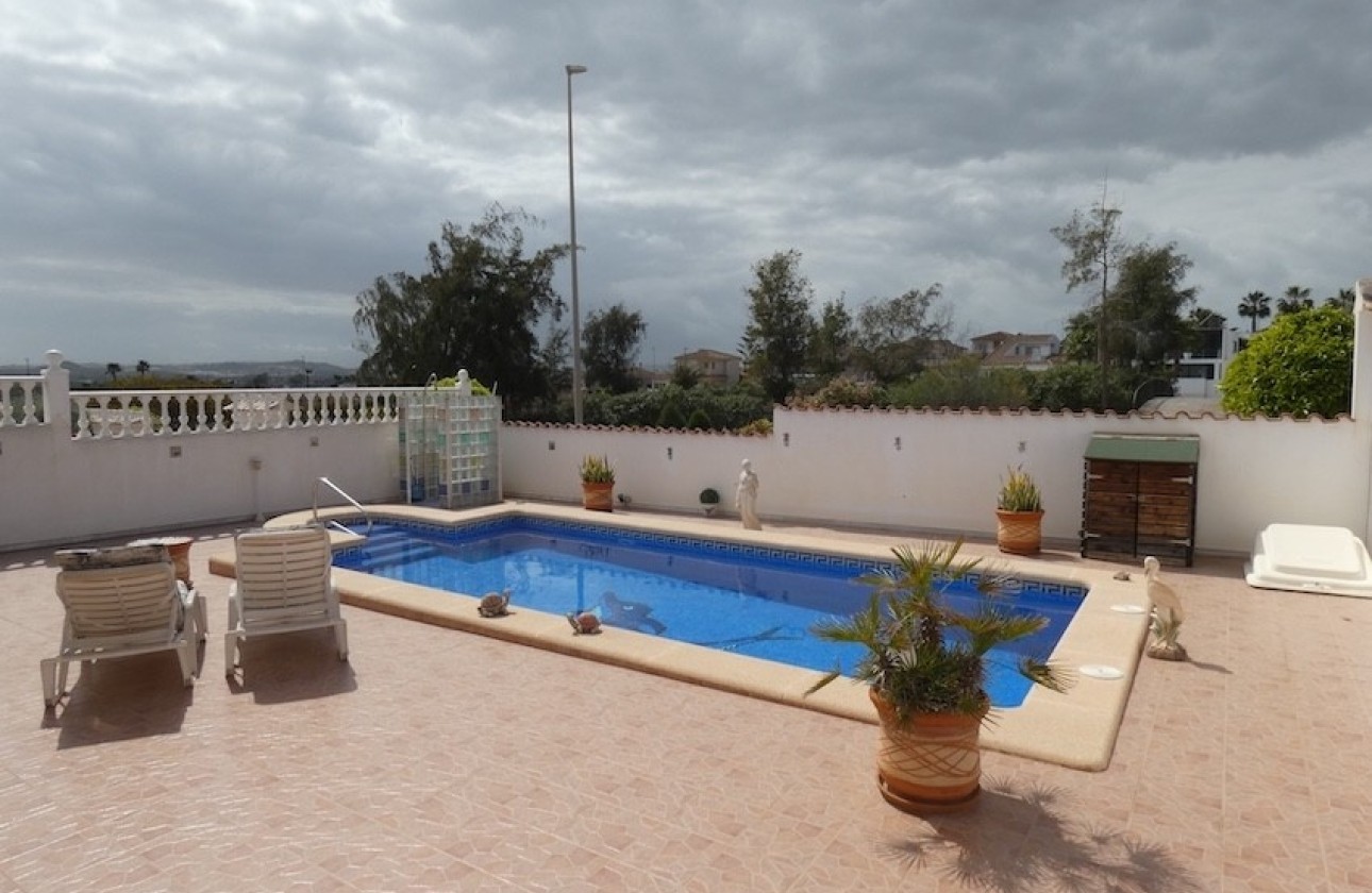 Venta - Chalet Independiente -
La Marina