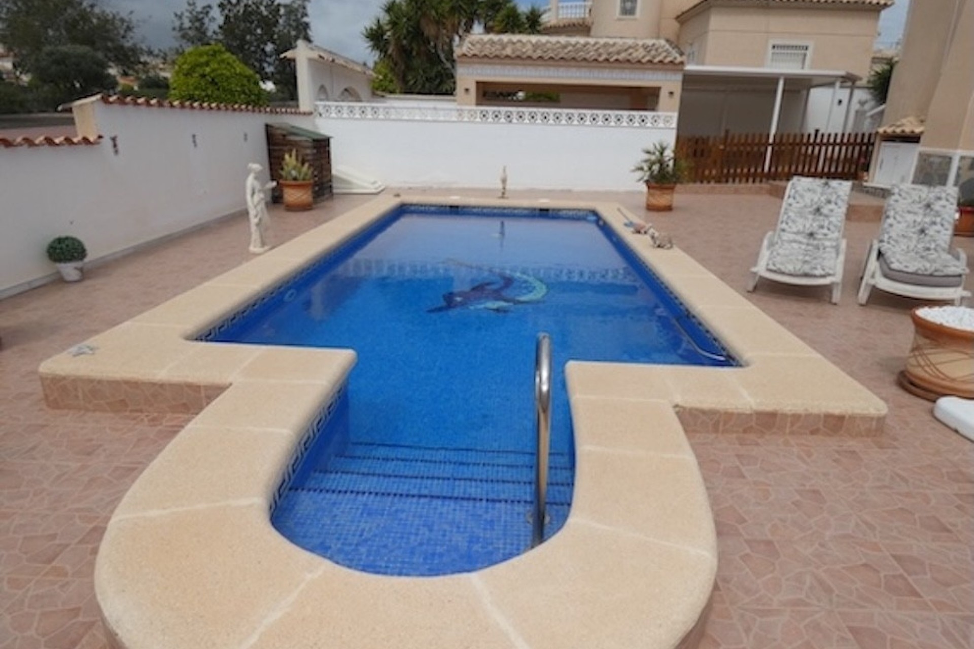 Venta - Chalet Independiente -
La Marina