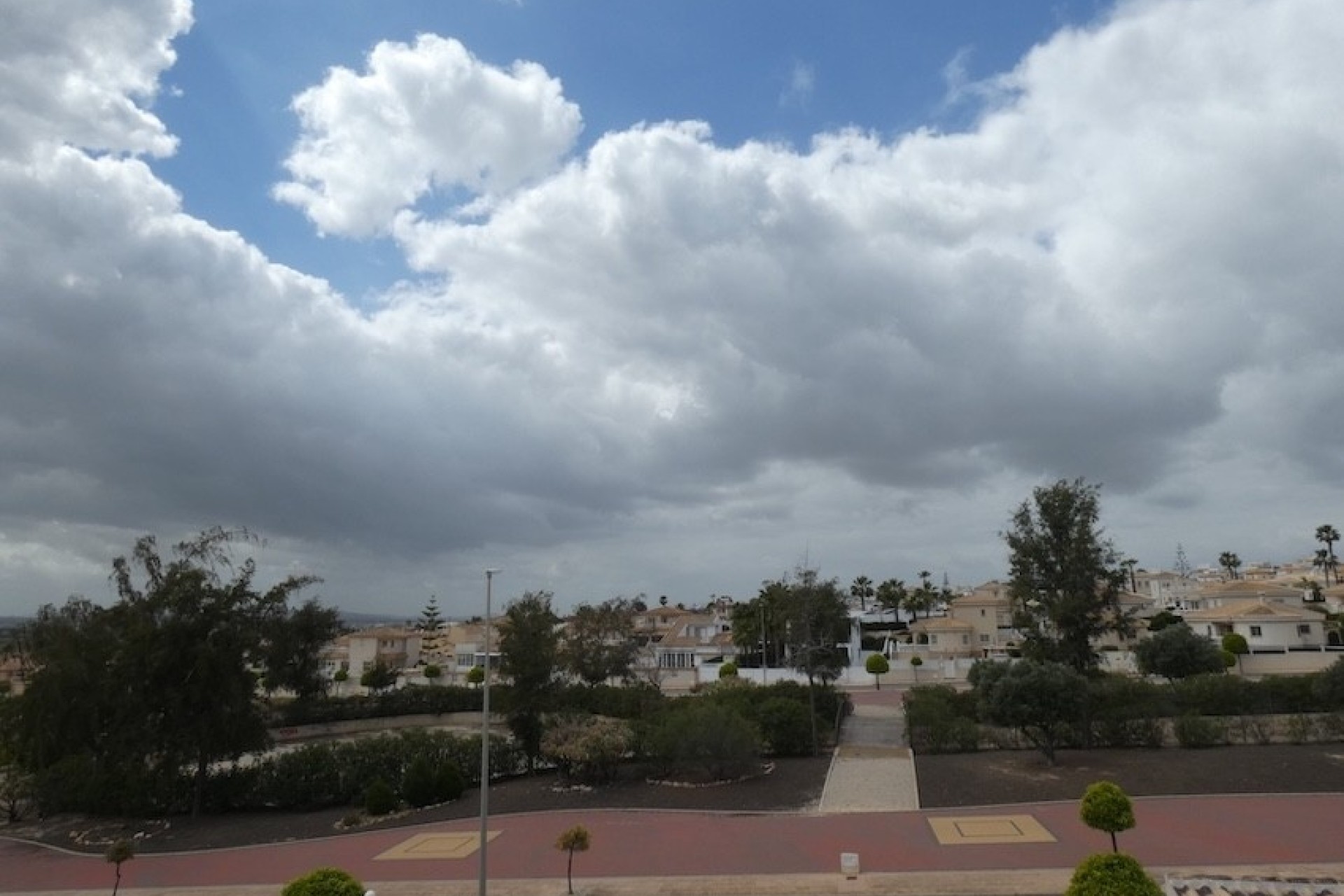 Venta - Chalet Independiente -
La Marina