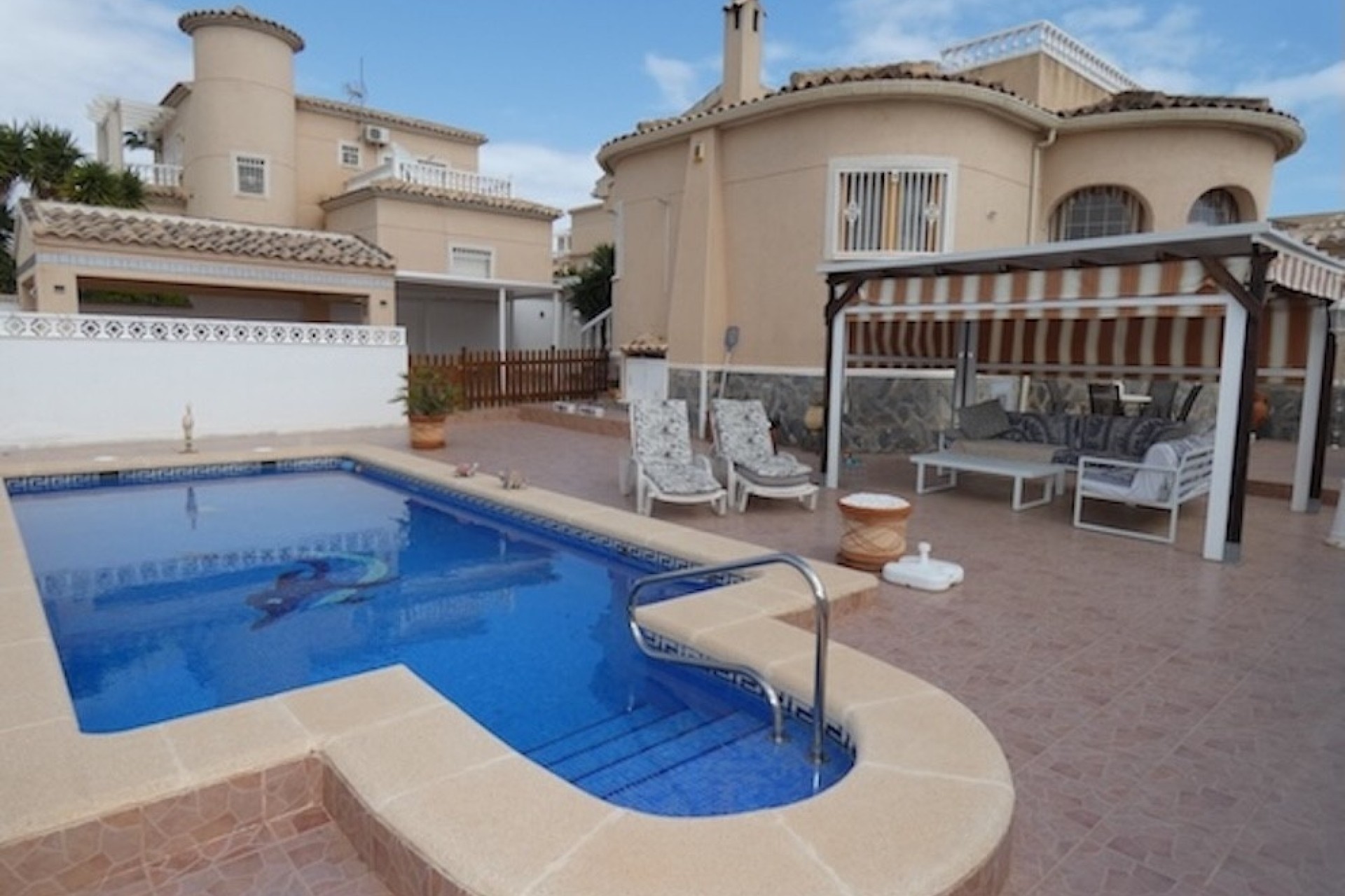 Venta - Chalet Independiente -
La Marina