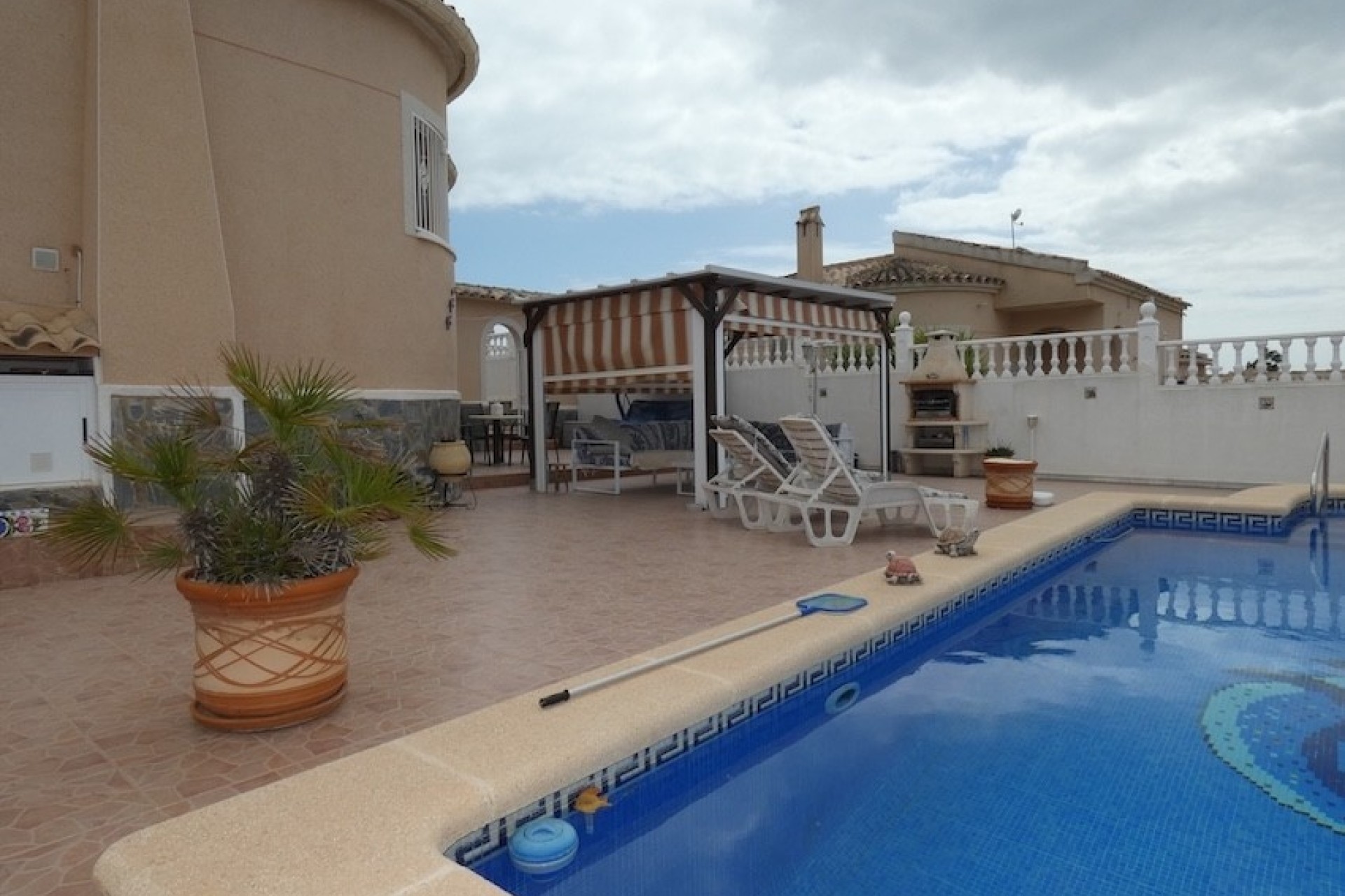 Venta - Chalet Independiente -
La Marina