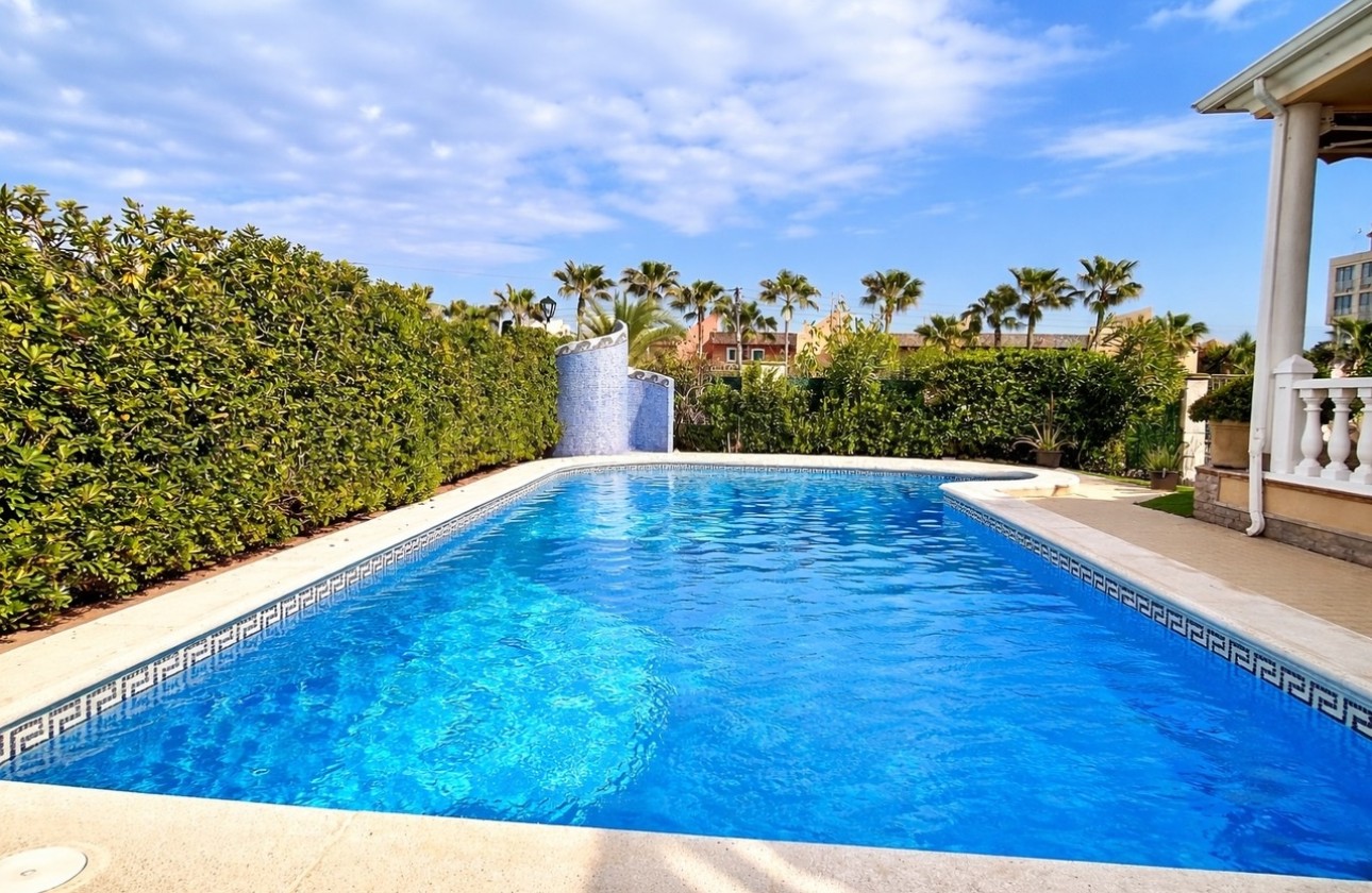 Venta - Chalet Independiente -
La Mata - Costa Blanca