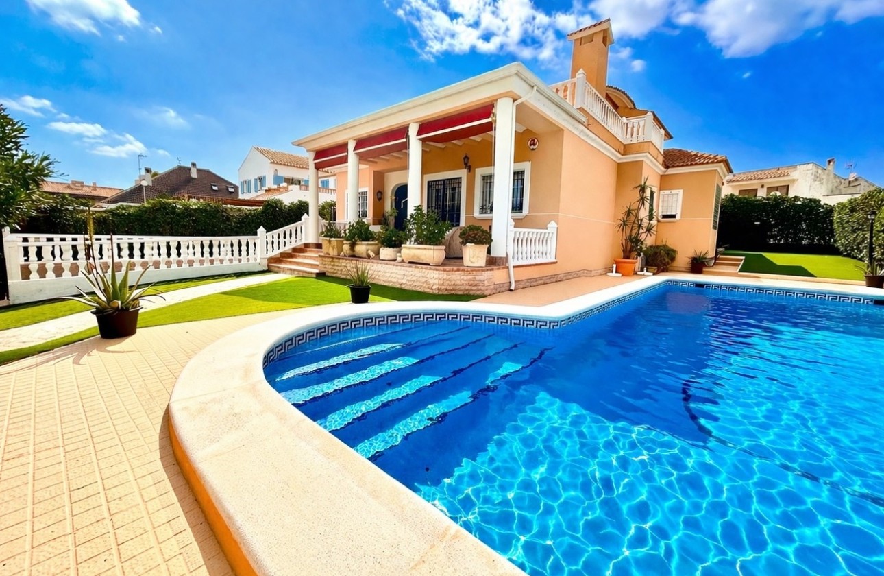 Venta - Chalet Independiente -
La Mata - Costa Blanca
