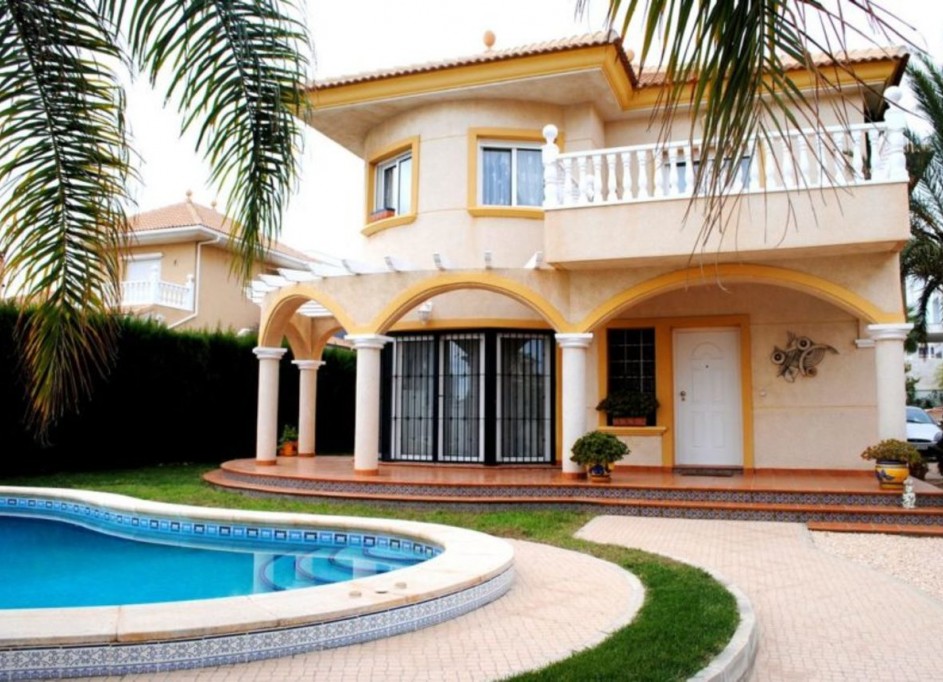 Venta - Chalet Independiente -
La Zenia