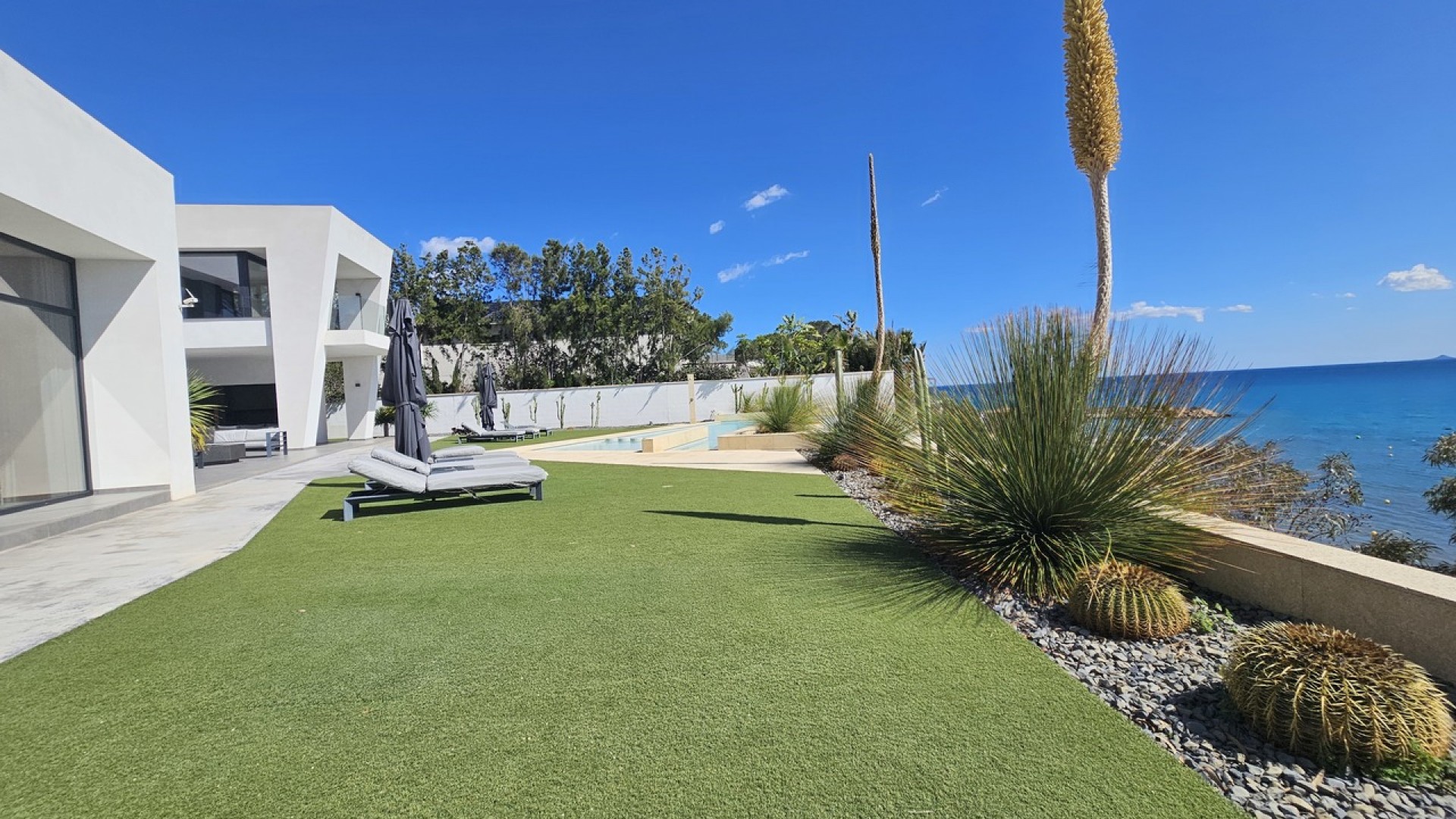 Venta - Chalet Independiente -
La Zenia