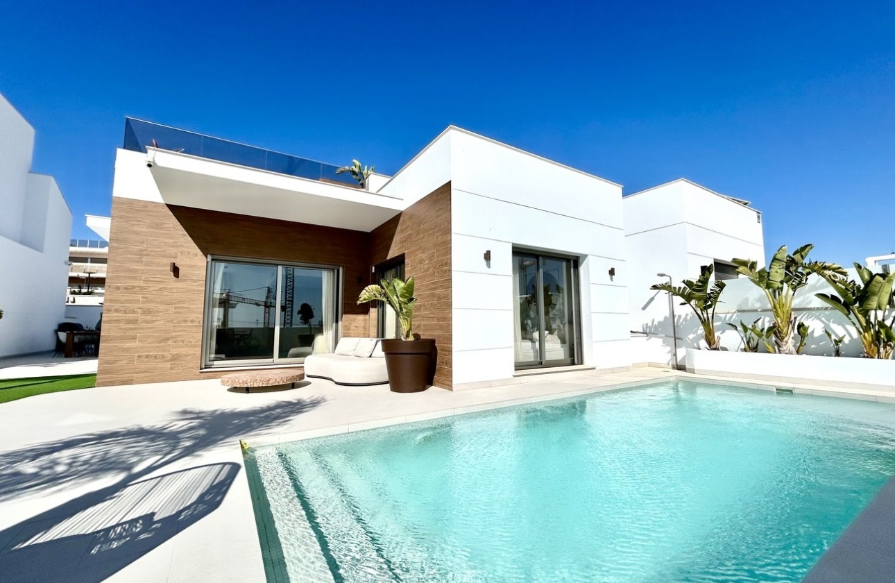 Venta - Chalet Independiente -
Las Filipinas - Inland