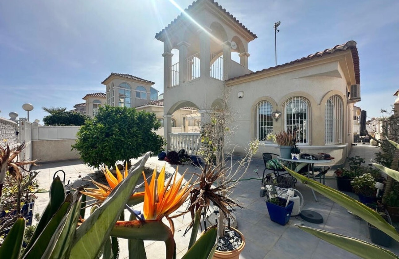 Venta - Chalet Independiente -
Lo Crispin